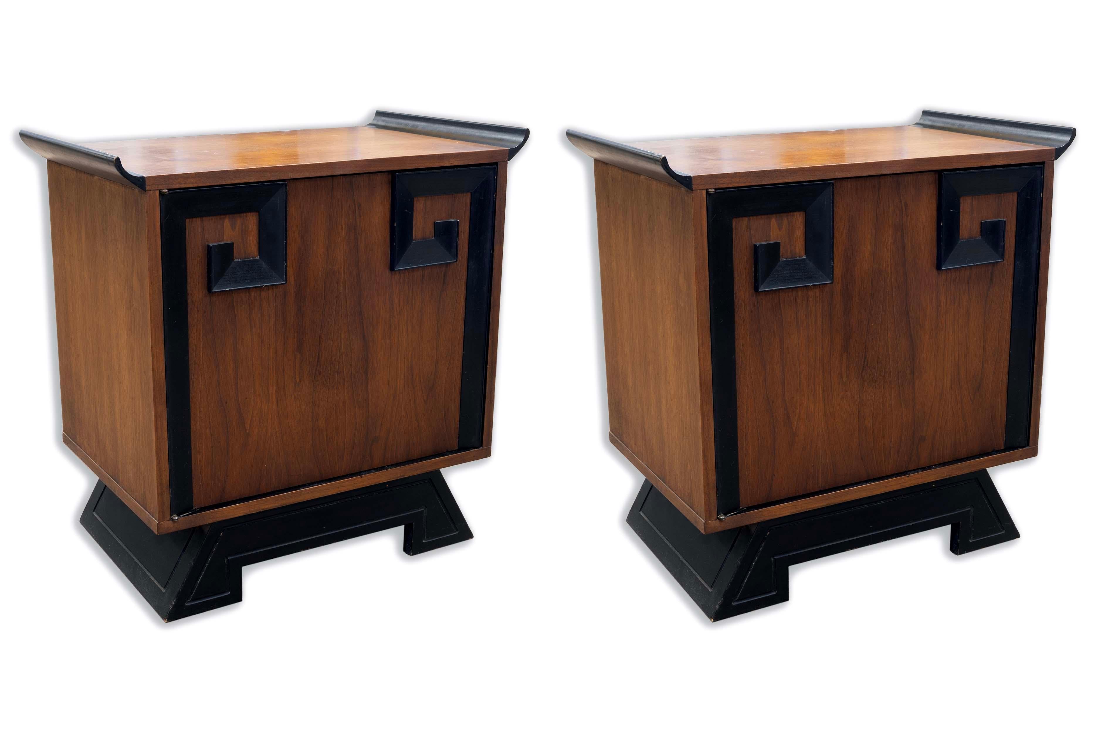 Pair of James Mont Style Asian Walnut Nightstands Mid Century Modern In Good Condition In Keego Harbor, MI
