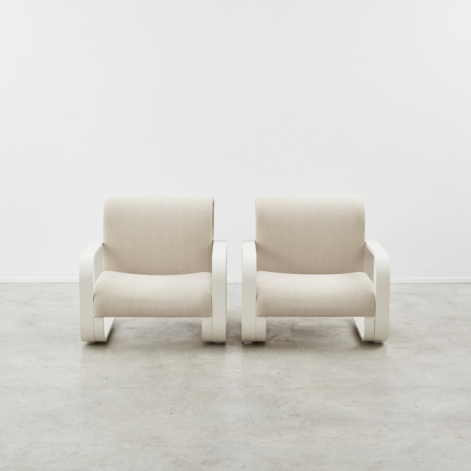 Pareja de sillones Jan Bočan para la embajada checa - República Checa, Finales del siglo XX Checo en venta