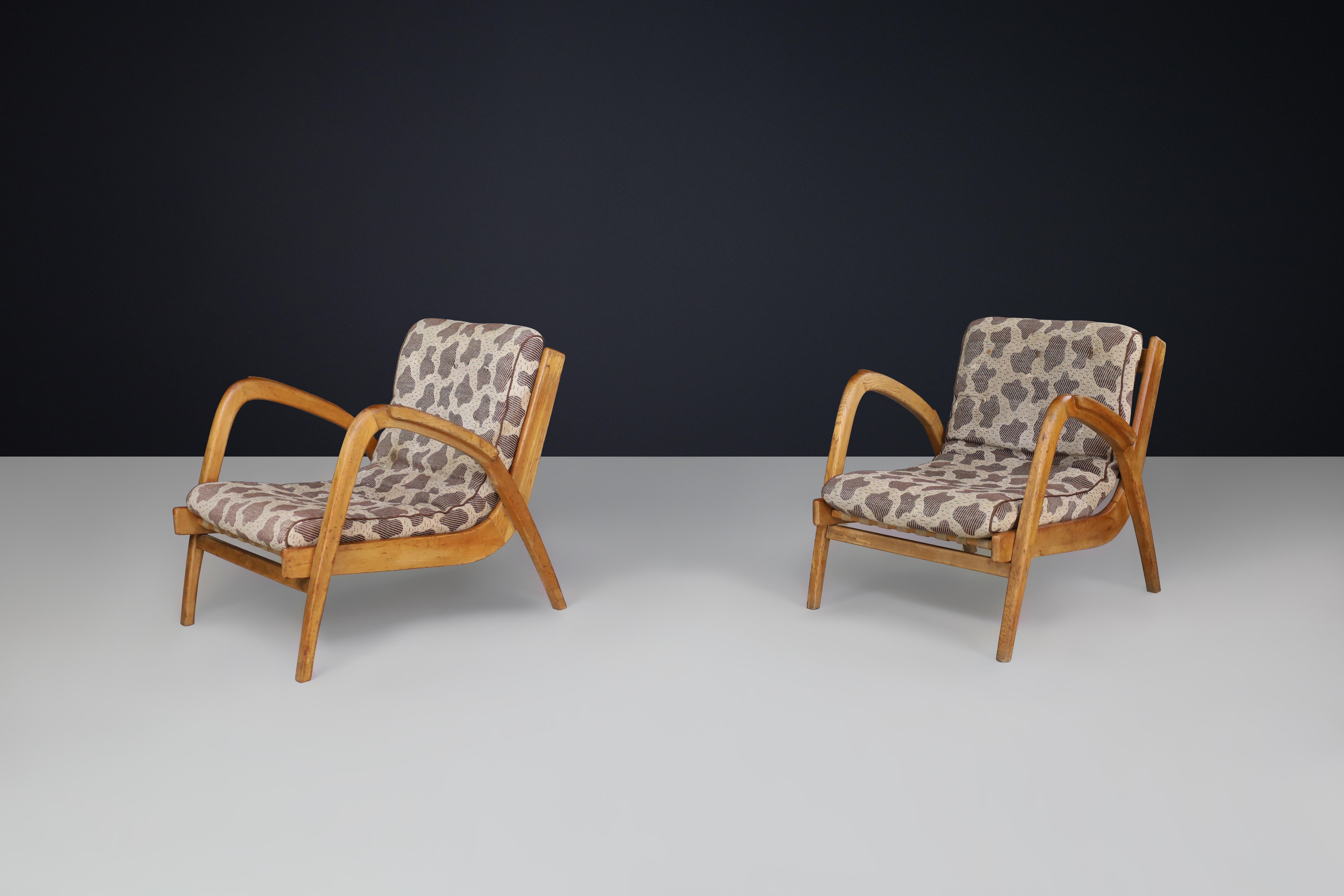 Pair of Jan Vaněk Curved Easy Chairs in Ash with Original Upholstery, CZ 1950s For Sale 3