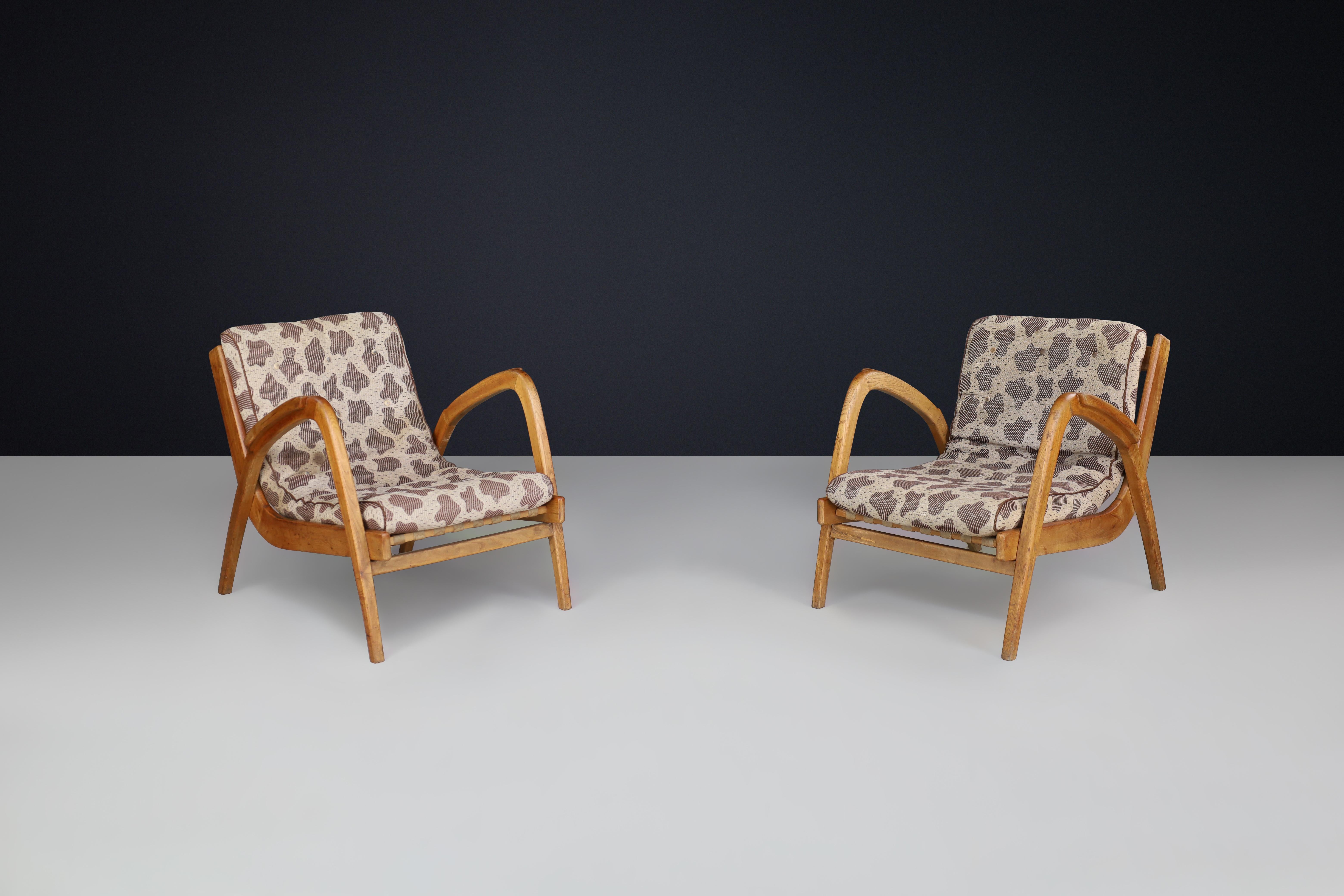 Pair of Jan Vaněk Curved Easy Chairs in Ash with Original Upholstery, CZ 1950s For Sale 1