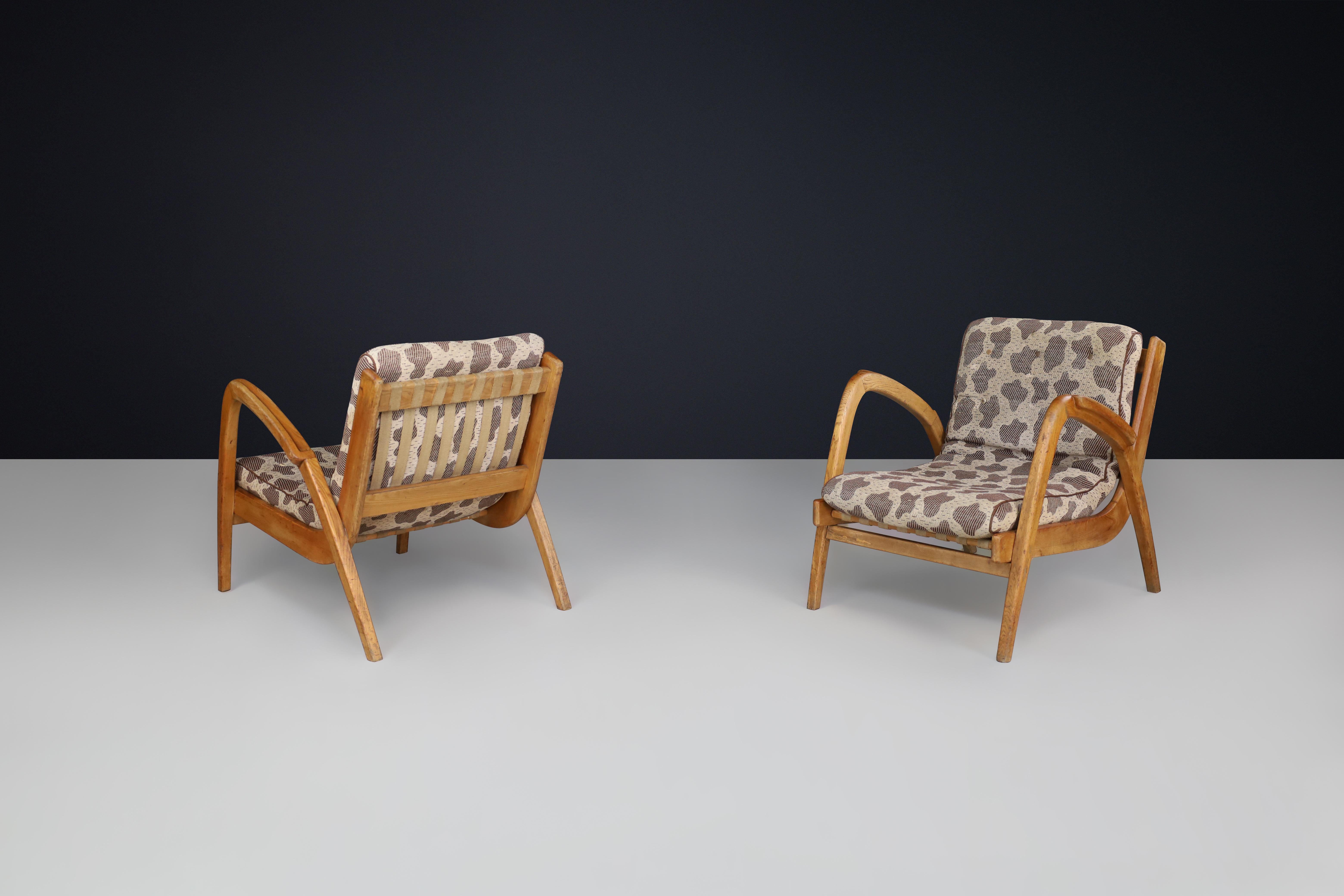 Pair of Jan Vaněk Curved Easy Chairs in Ash with Original Upholstery, CZ 1950s For Sale 2