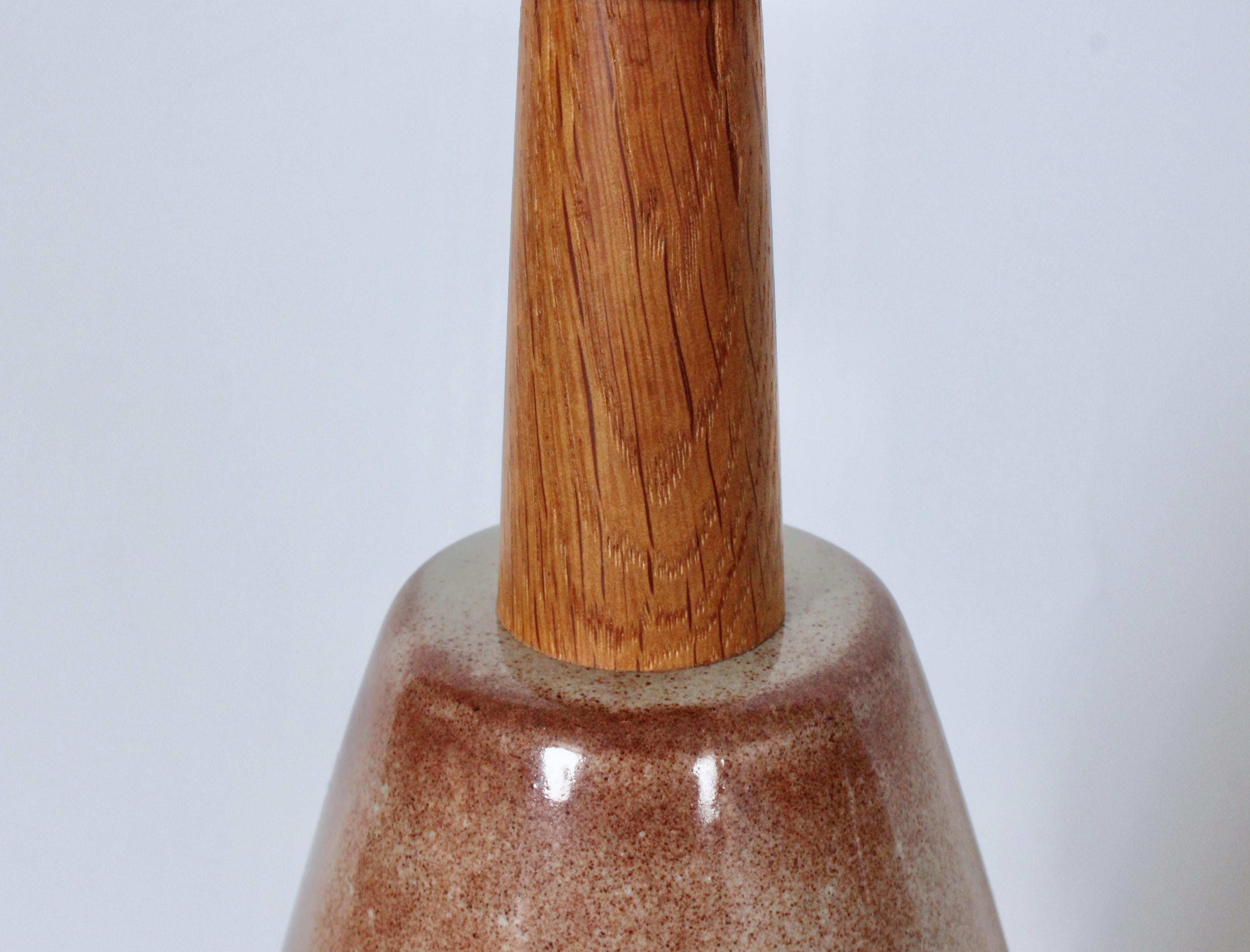 Pair of Jane and Gordon Martz Hand Incised & Glazed Butterscotch Table Lamps For Sale 3