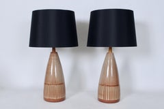 Coppia di lampade da tavolo Jane & Gordon Martz incise e smaltate a mano