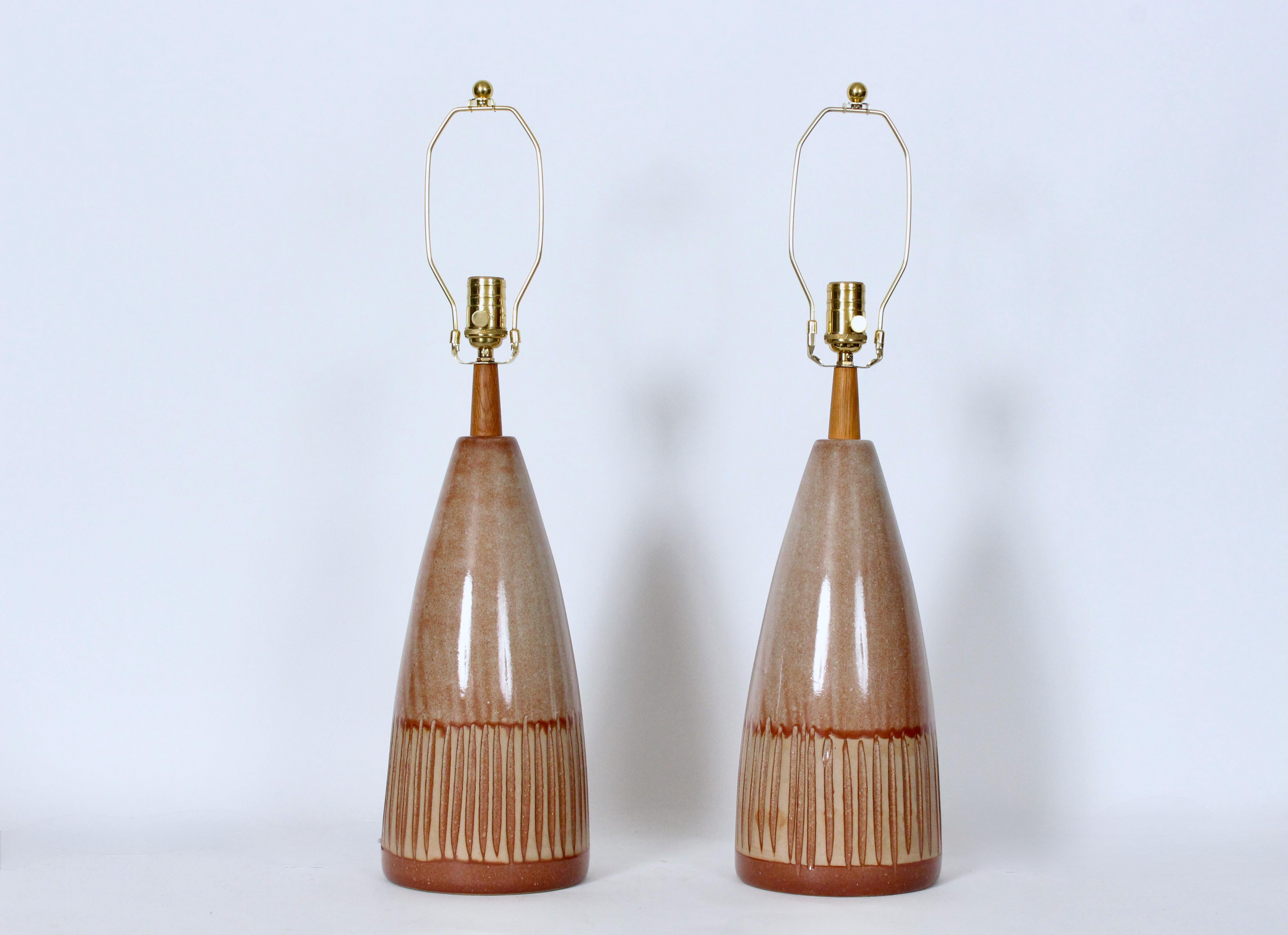 Mid-Century Modern Pair of Jane and Gordon Martz Hand Incised & Glazed Butterscotch Table Lamps For Sale