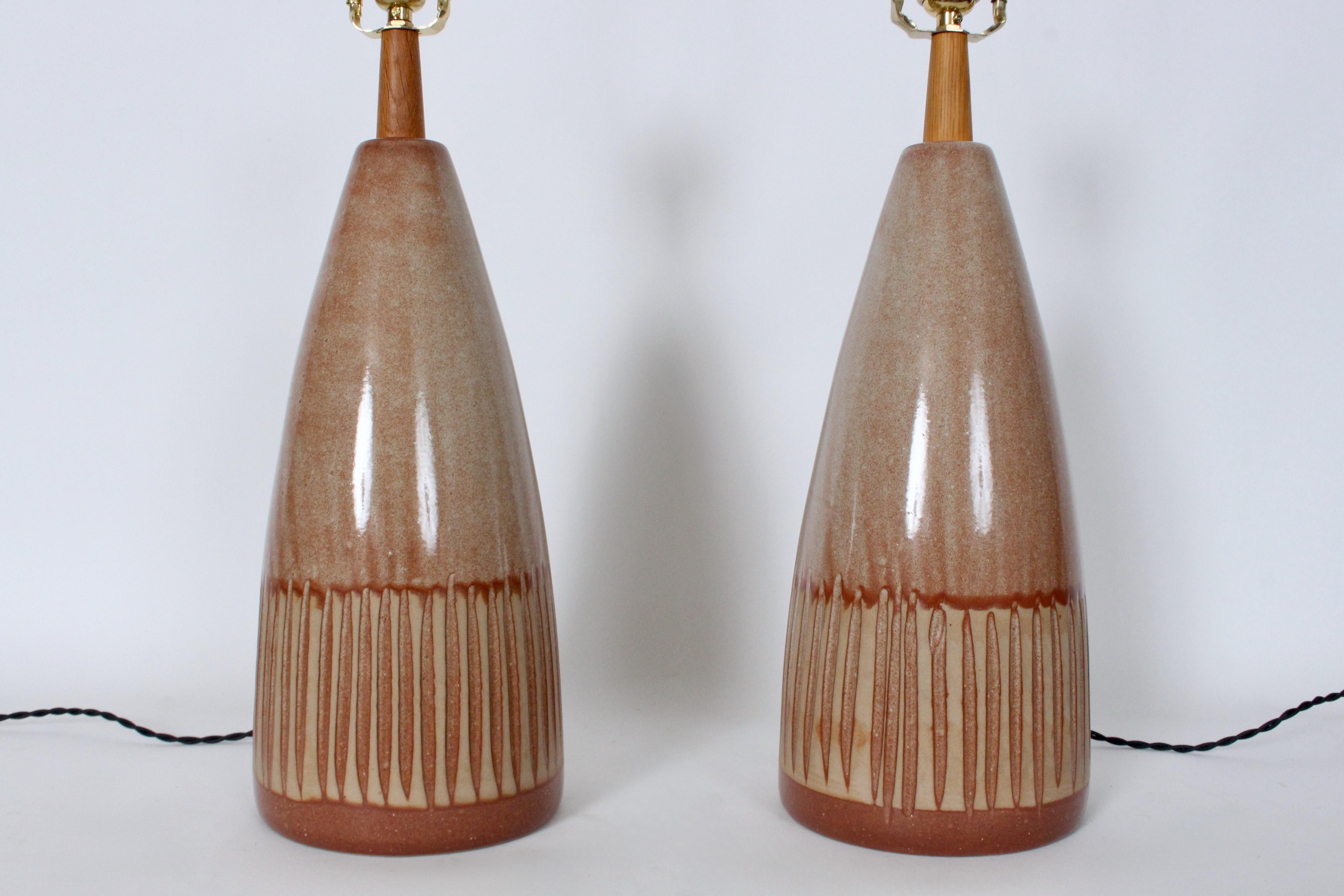 Pair of Jane and Gordon Martz Hand Incised & Glazed Butterscotch Table Lamps For Sale 1