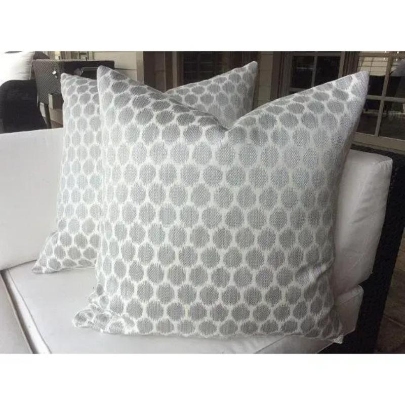 Splendida stoffa dall'ambito disegno di Jane Churchill per Cowtan e Tout. Il tessuto 