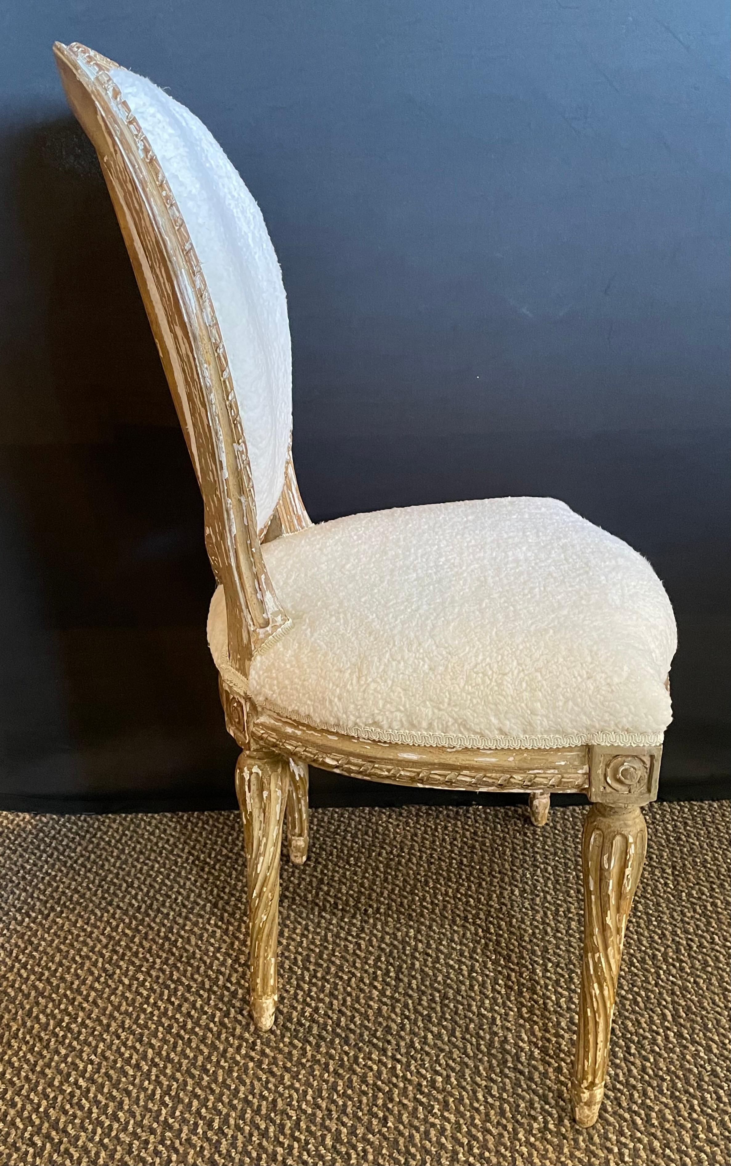 Bois Paire de chaises d'appoint tapissées Sherpa de Jansen, de style vieilli en vente
