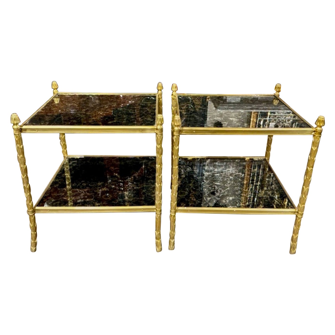 Paire de tables d'appoint en laiton et verre églomisé de style Jansen