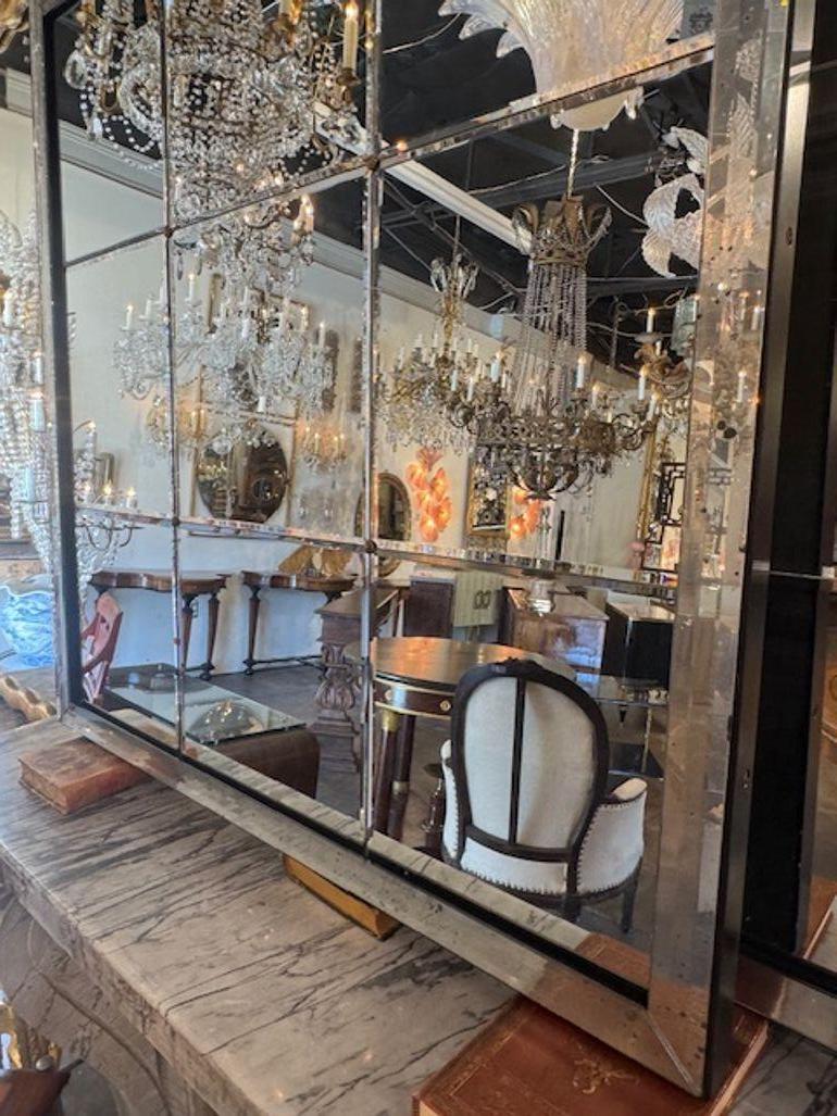 Métal Paire de miroirs Trumeau en forme d'églomé ensoleillé de style Jansen en vente