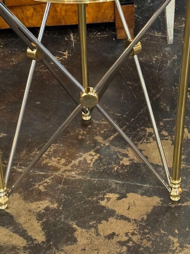 Laiton Paire de tables d'appoint de style Jansen en vente