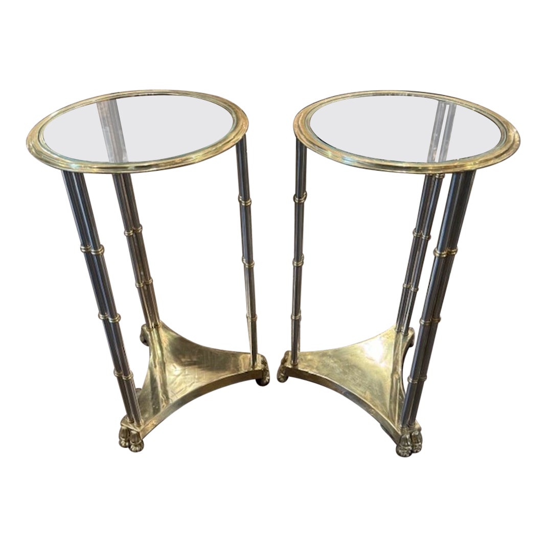 Ein Paar Beistelltische aus Stahl und Messing im Jansen-Stil im Angebot