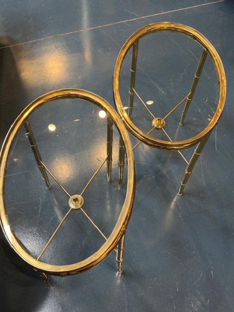 Pair of Jansen Style Brass Bamboo Form and Glass Side Tables (Italienisch) im Angebot