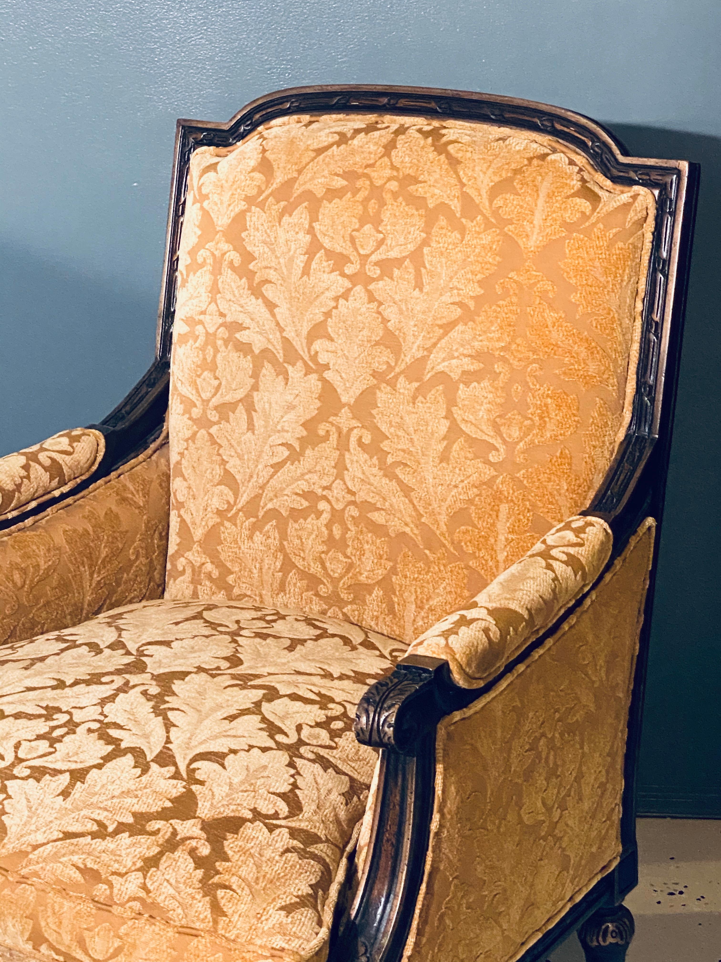Paar Fauteuils oder Sessel im Jansen-Stil:: Louis XVI-Form mit Samtstoff (Französisch) im Angebot