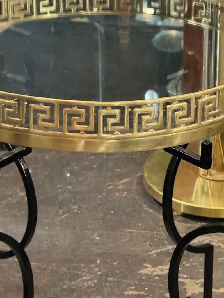 XXIe siècle et contemporain Paire de tables d'appoint à clé grecque de style Jansen en vente