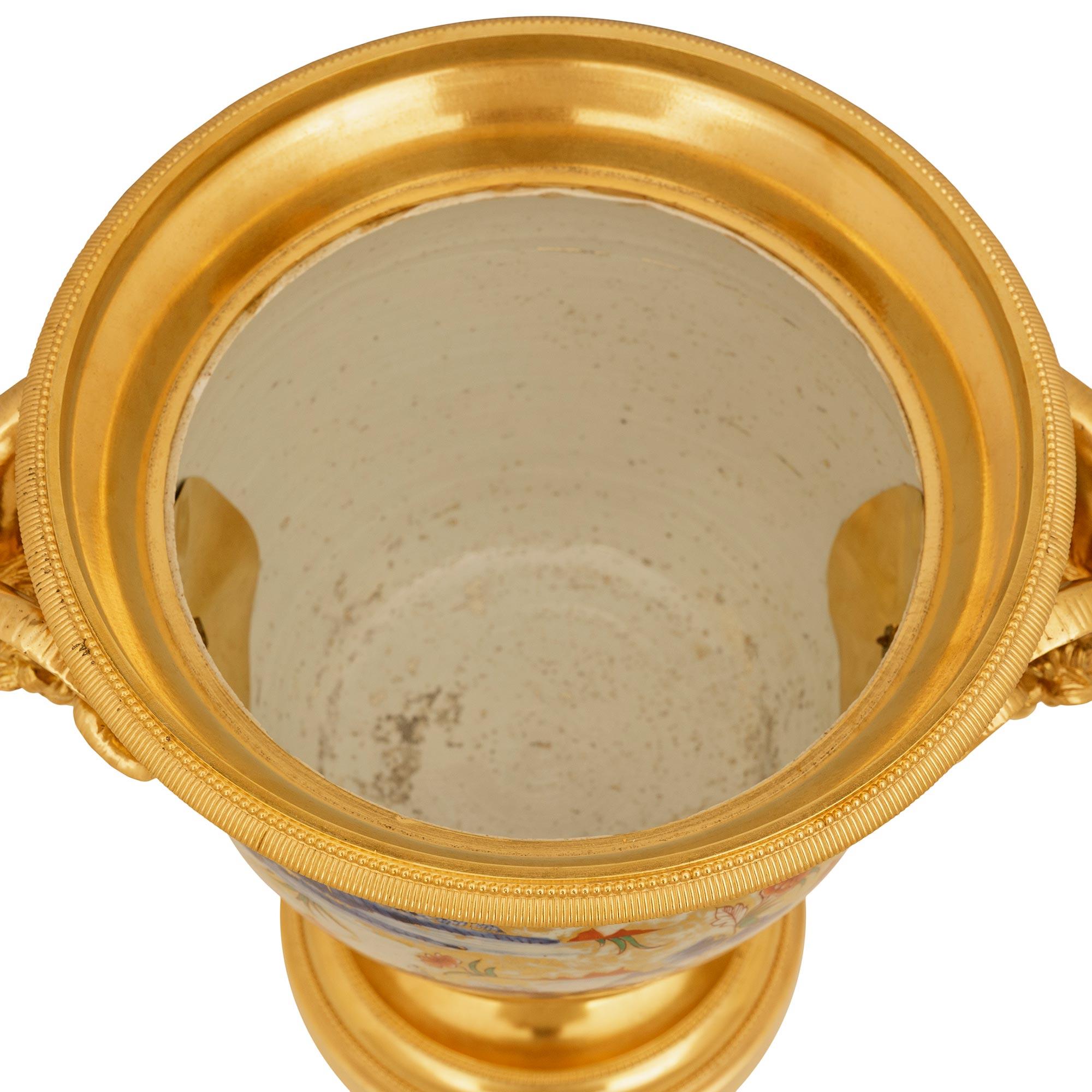 pair of Japanese 18th century Imari Porcelain and French Ormolu mounted urns For Sale 4