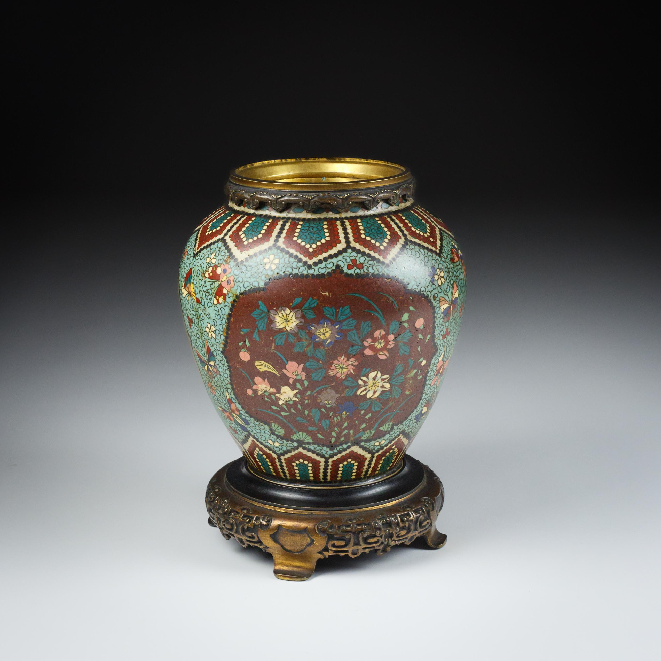 Pareja de jarrones japoneses de cloisonné del siglo XIX Cloissoné en venta