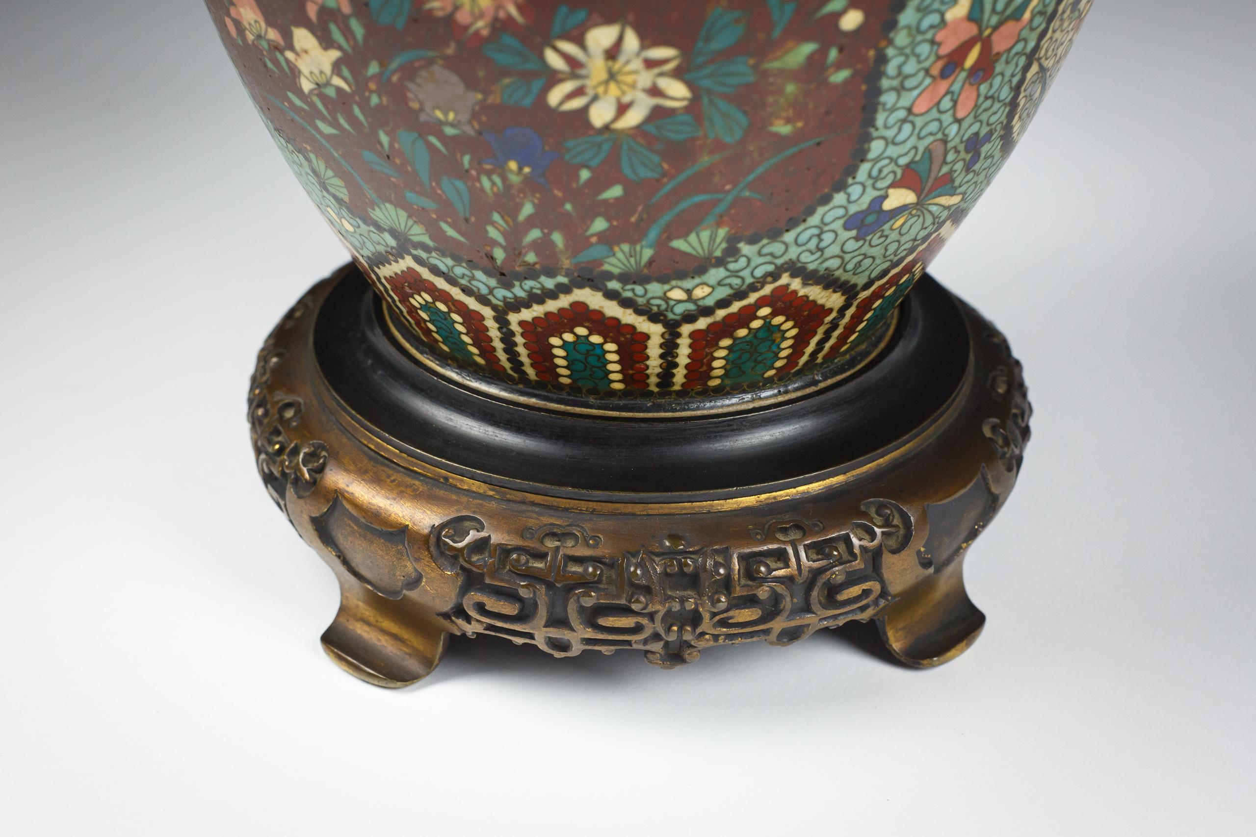 Pareja de jarrones japoneses de cloisonné del siglo XIX en Bueno estado para la venta en Pease pottage, West Sussex