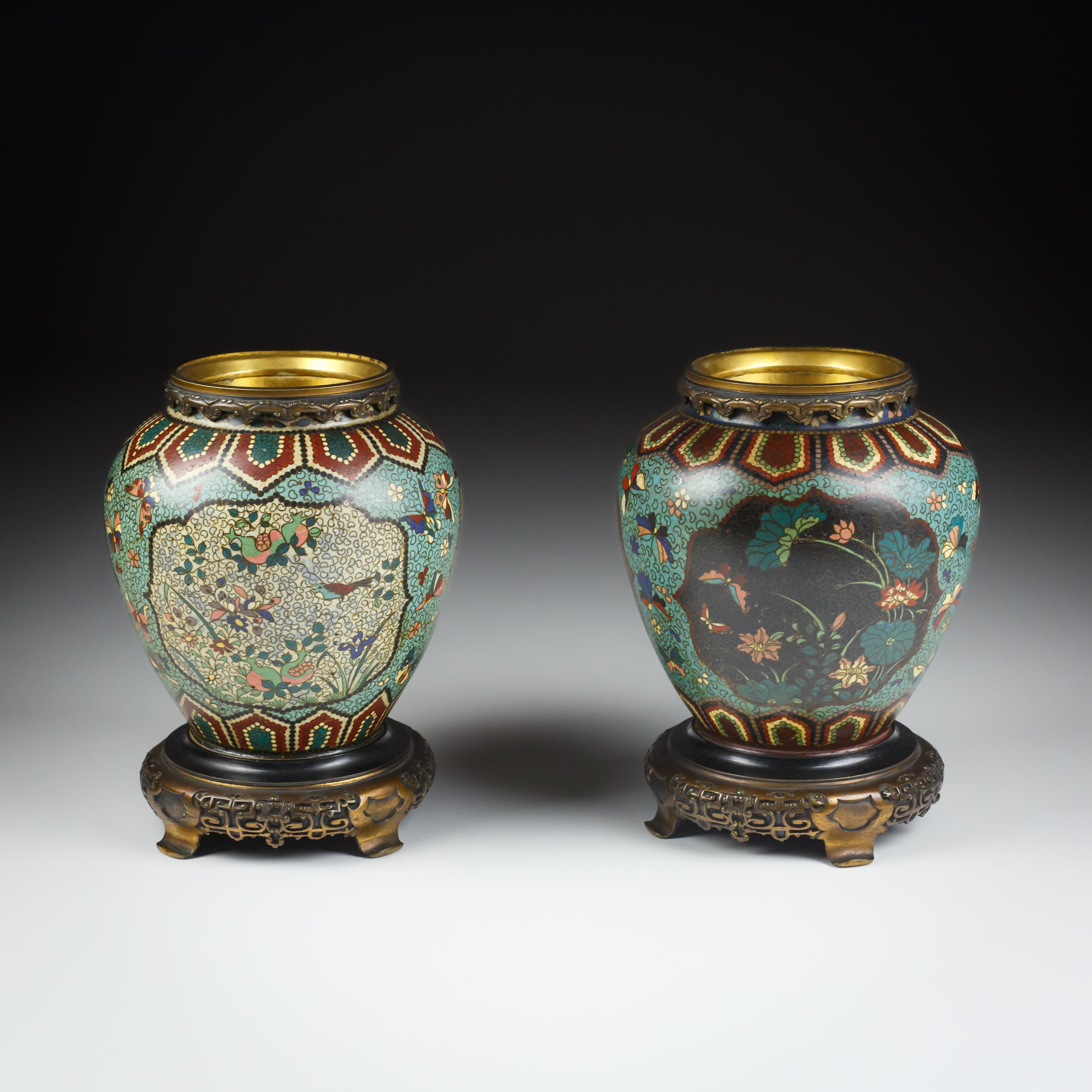 Pareja de jarrones japoneses de cloisonné del siglo XIX en venta 1
