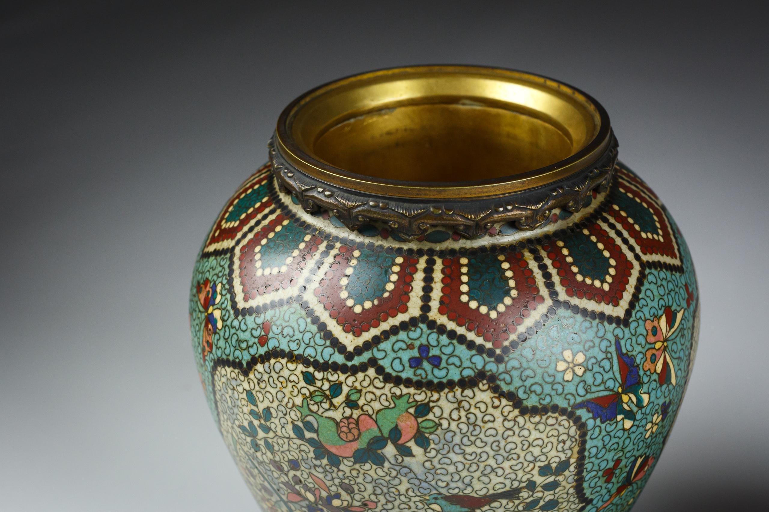 Pareja de jarrones japoneses de cloisonné del siglo XIX en venta 3