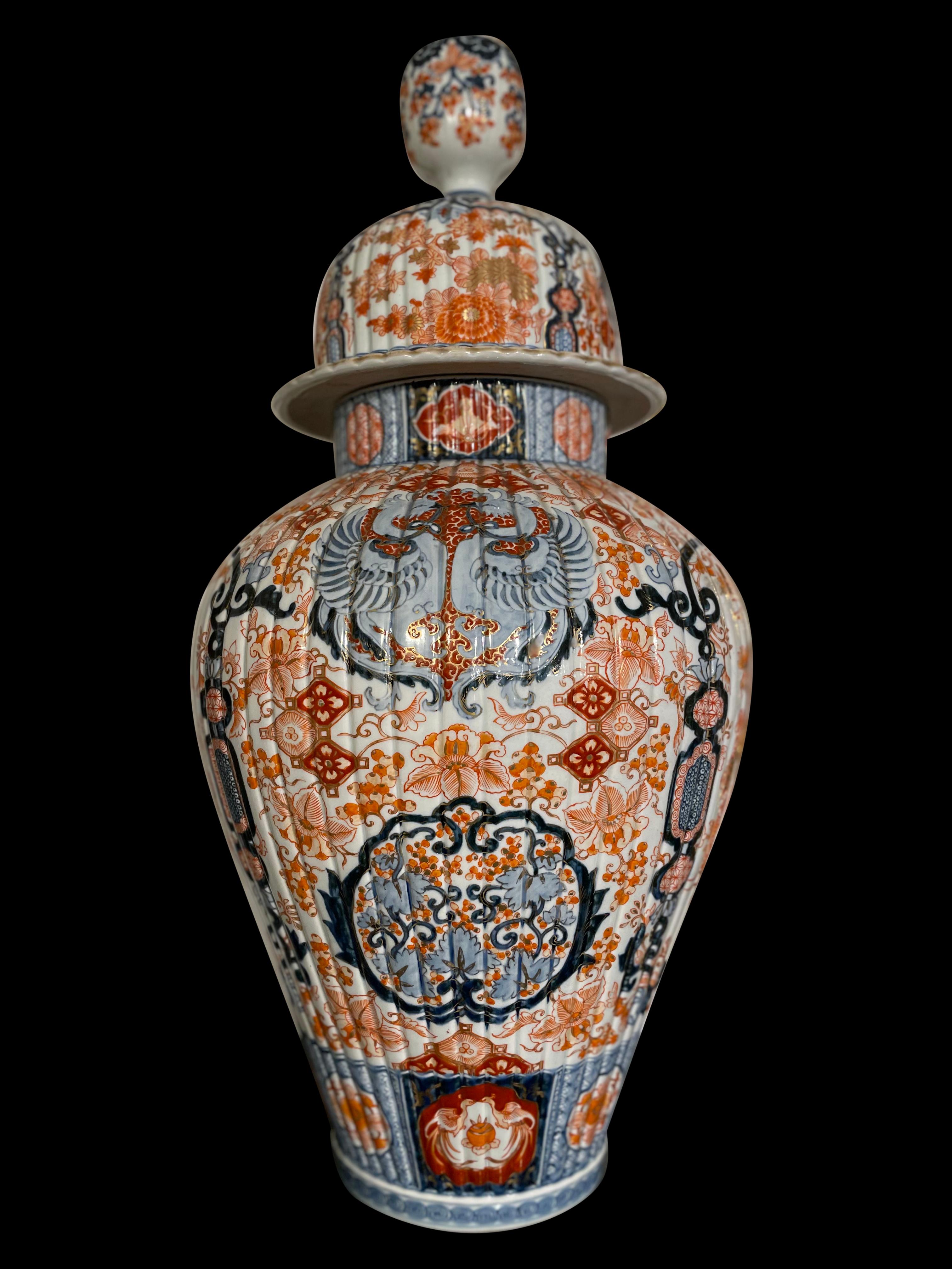 Pair of Japanese 19th Century Imari Lidded Urns For Sale 5