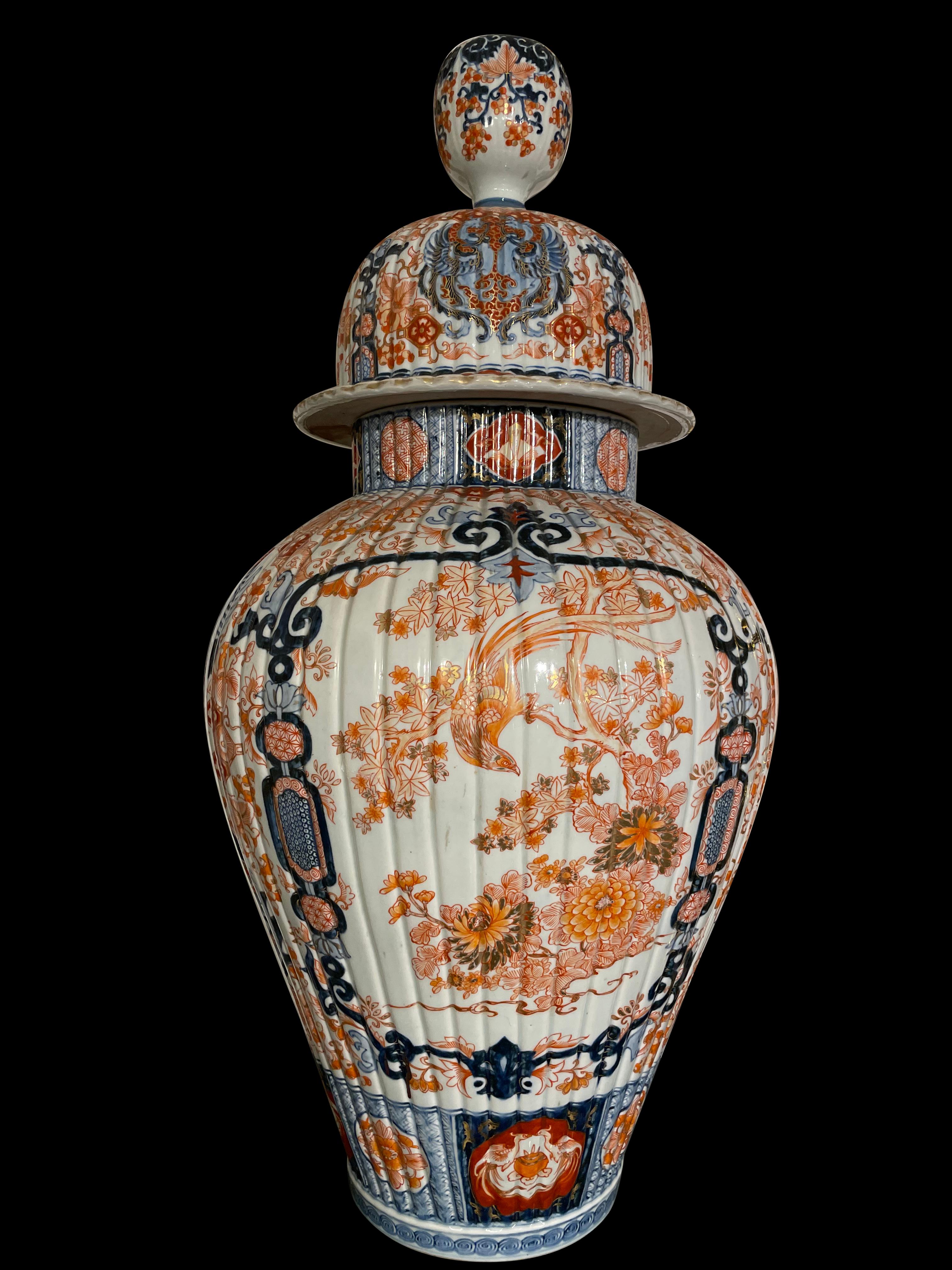 Pair of Japanese 19th Century Imari Lidded Urns For Sale 6