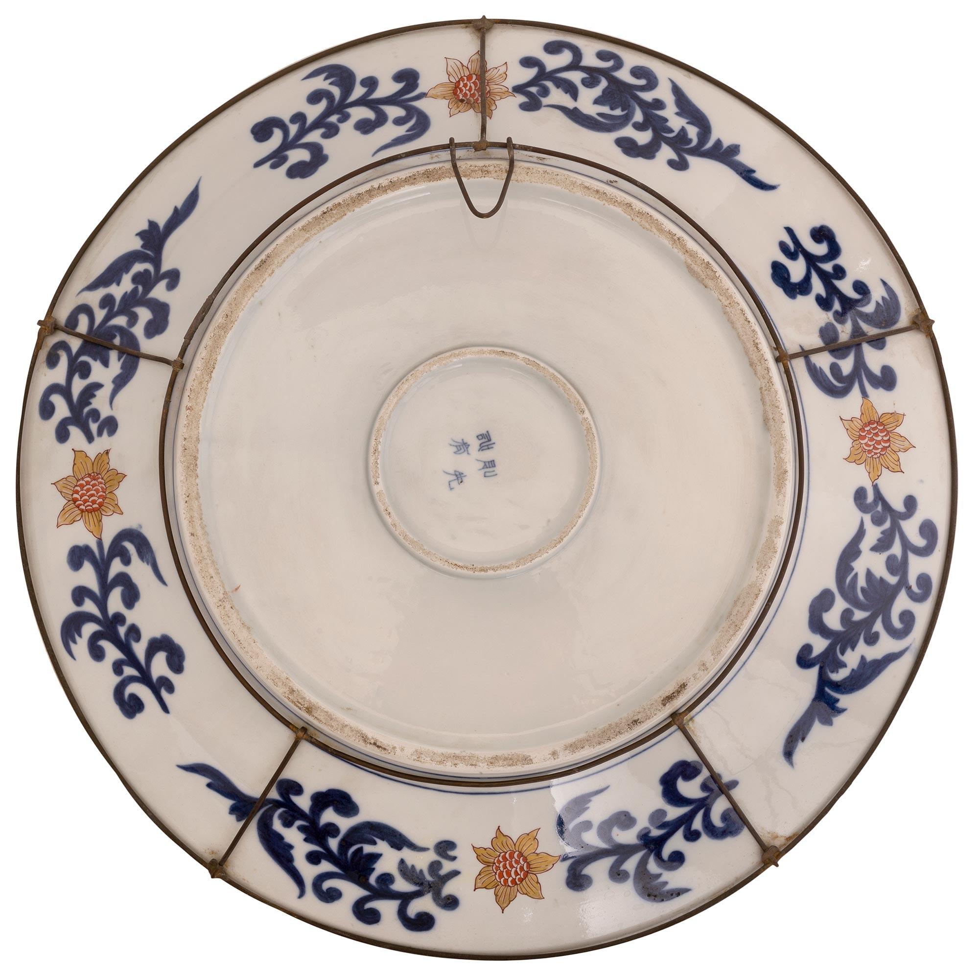 Pair of Japanese 19th Century Imari Porcelain Plates For Sale 1