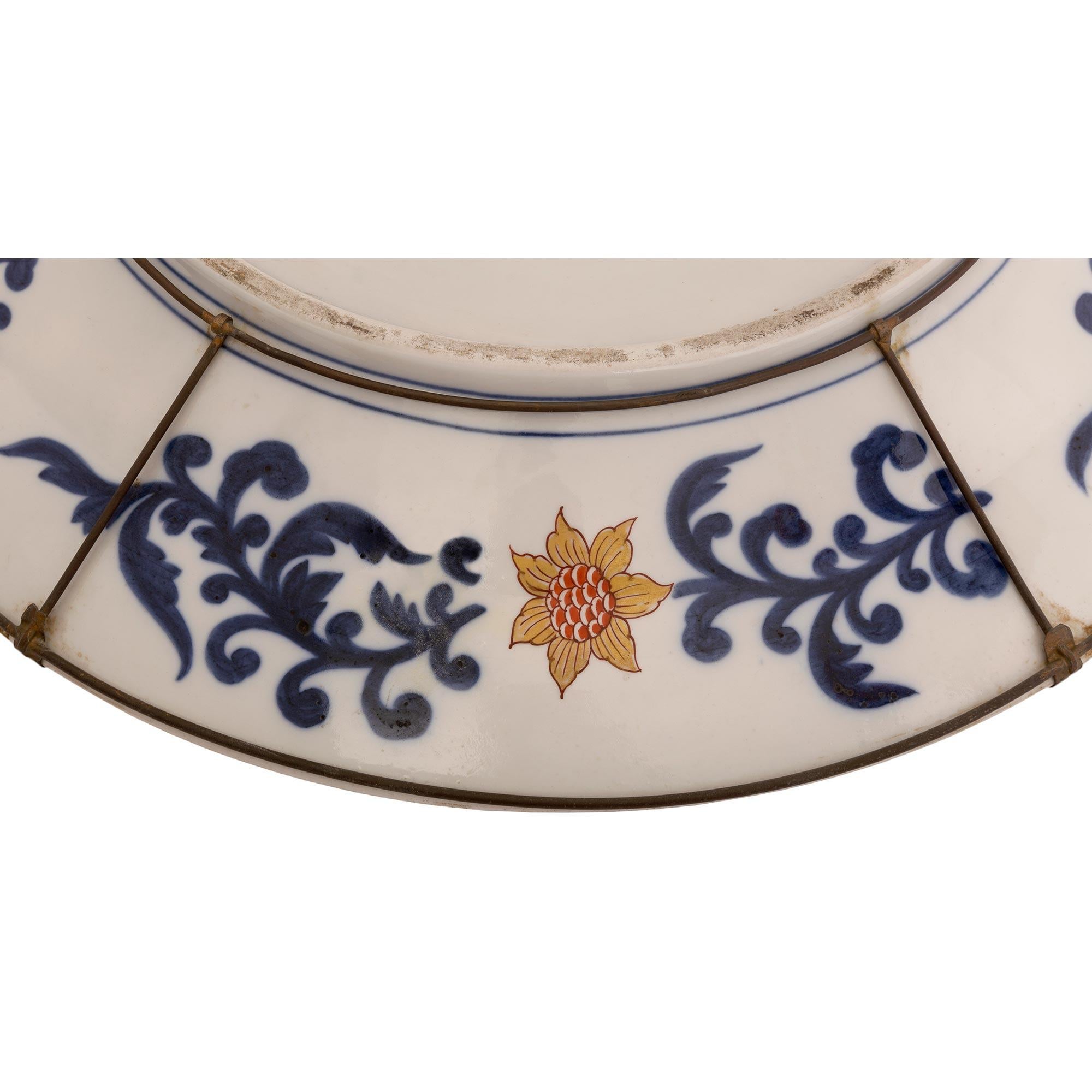 Pair of Japanese 19th Century Imari Porcelain Plates For Sale 5