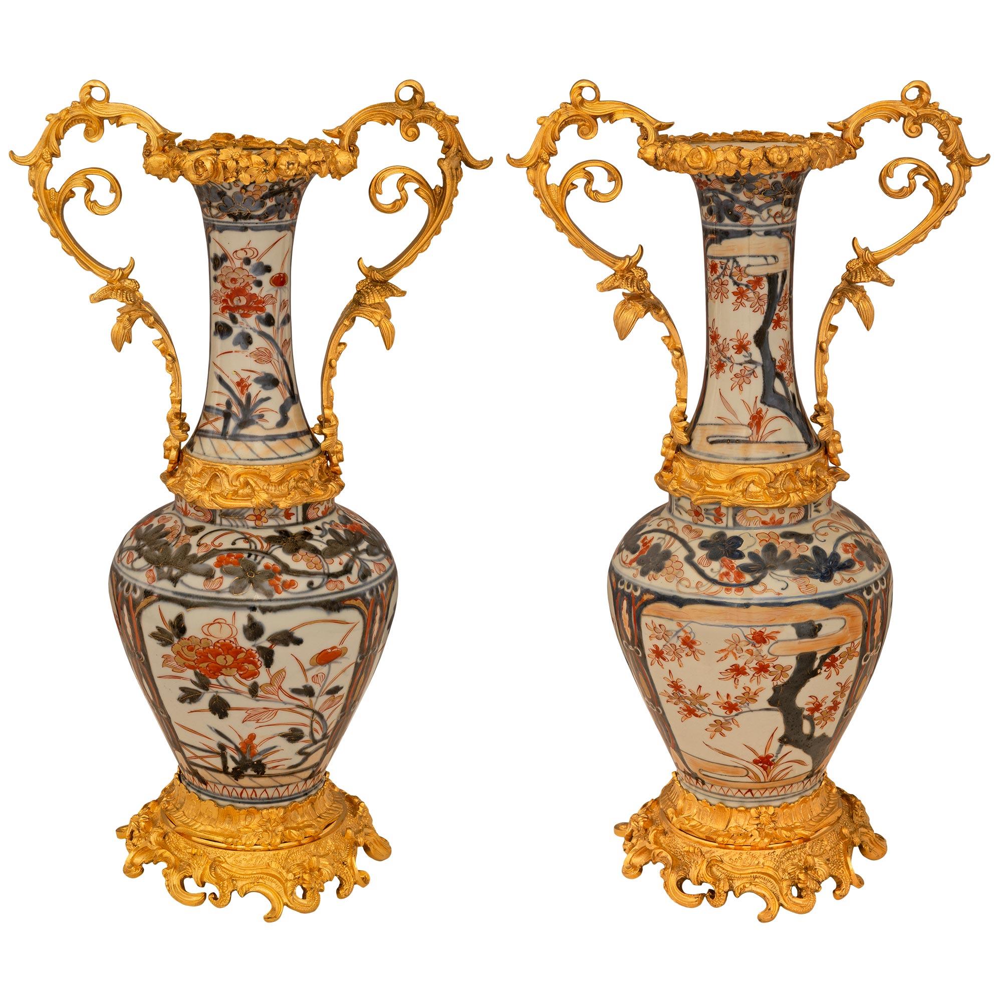 Pair Of Japanese 19th Century Imari Porcelain Vases For Sale 5
