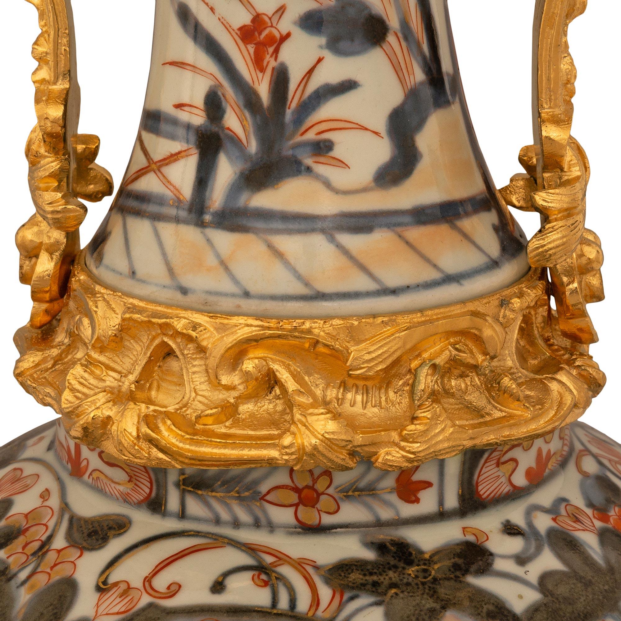 Pair Of Japanese 19th Century Imari Porcelain Vases For Sale 2