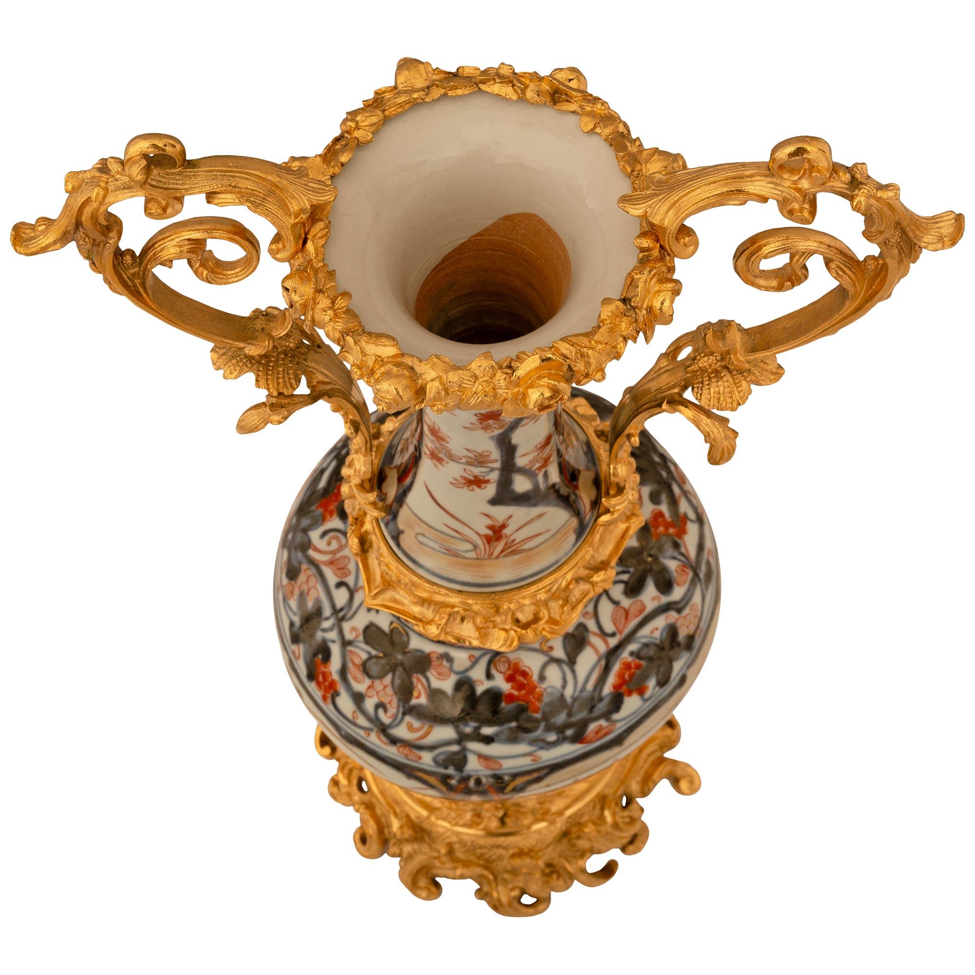 Pair Of Japanese 19th Century Imari Porcelain Vases For Sale 4