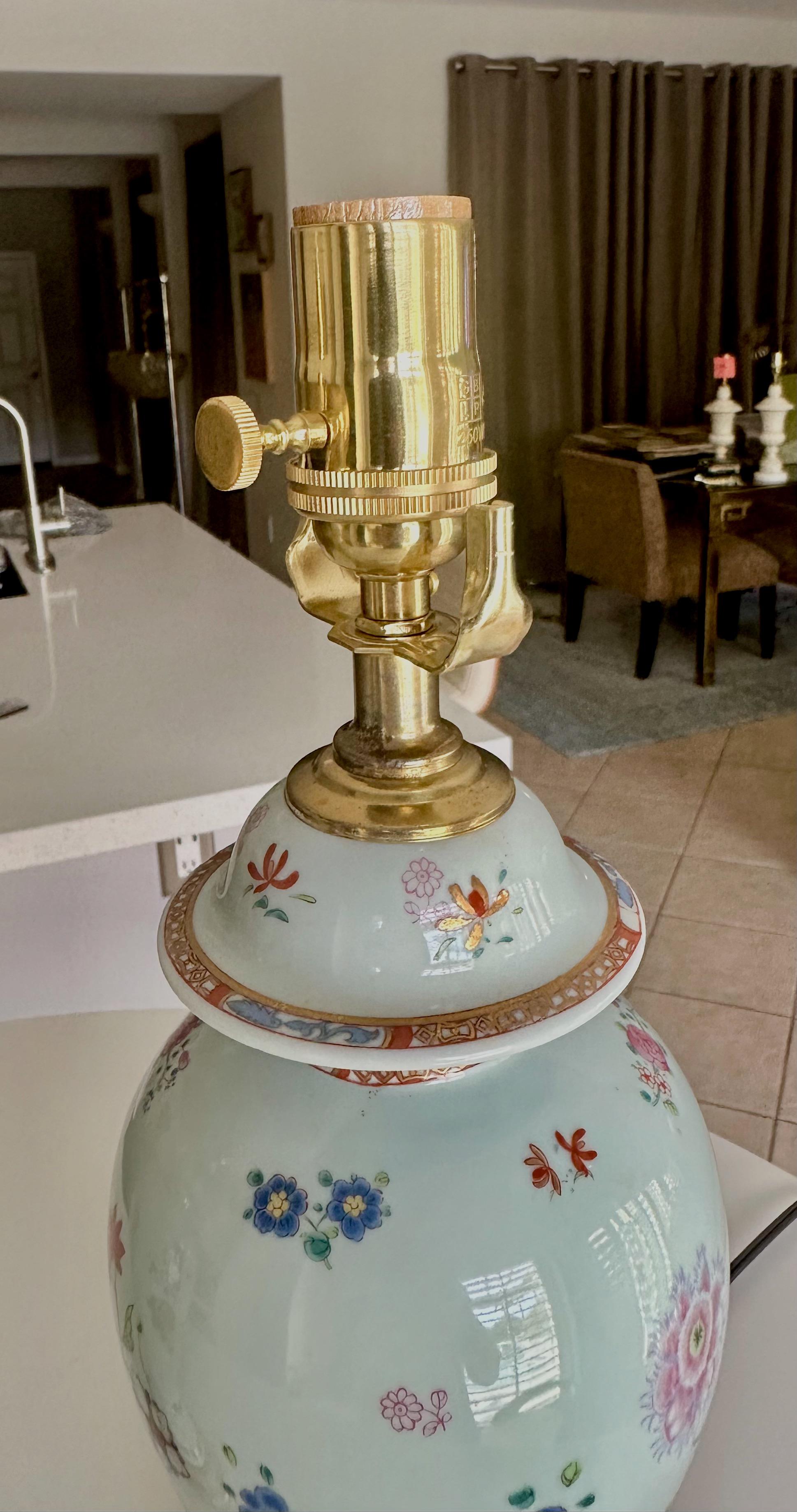 Paire de lampes de bureau japonaises Aichi en porcelaine à fleurs en vente 7