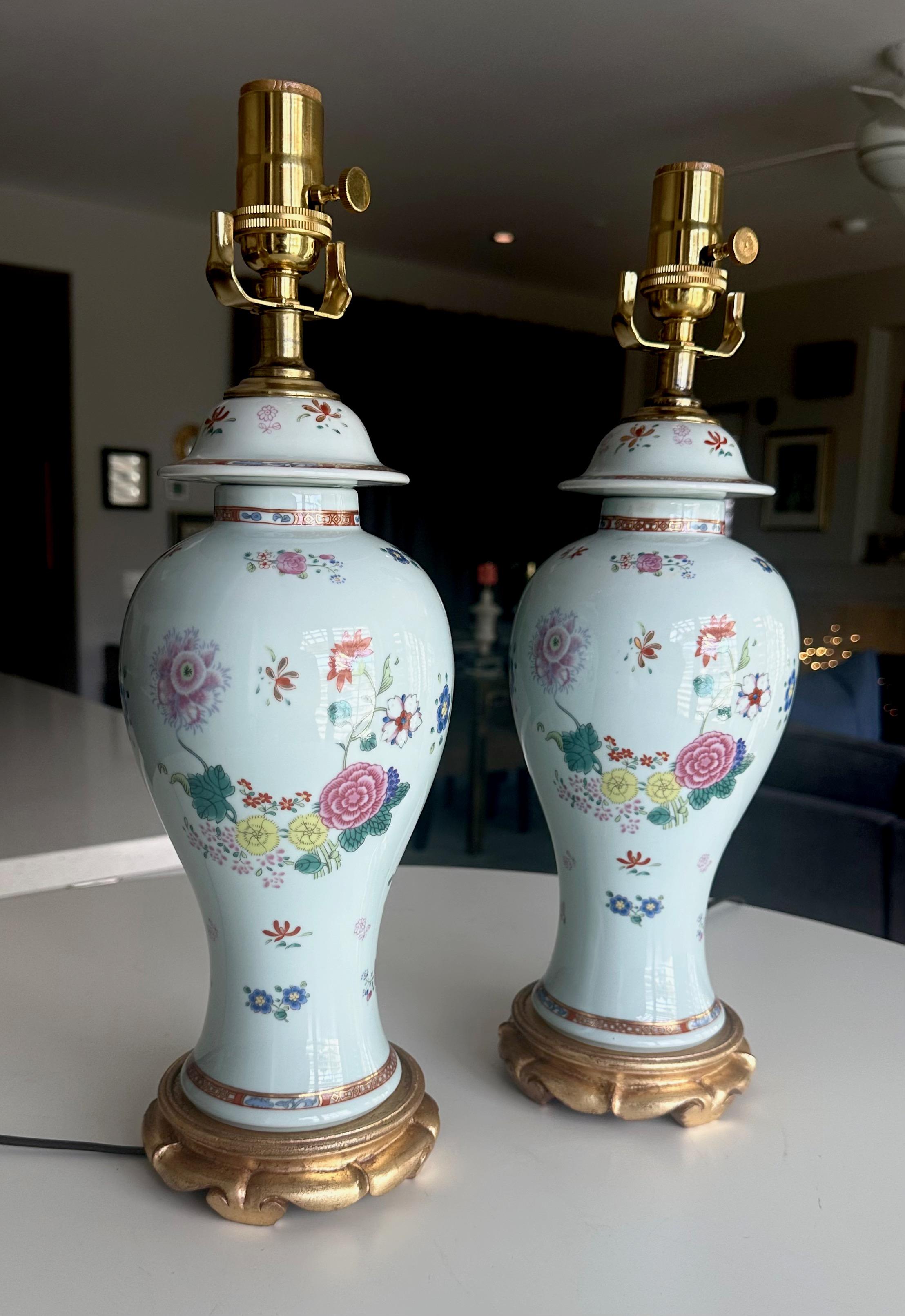 Paire de lampes de bureau japonaises Aichi en porcelaine à fleurs en vente 1