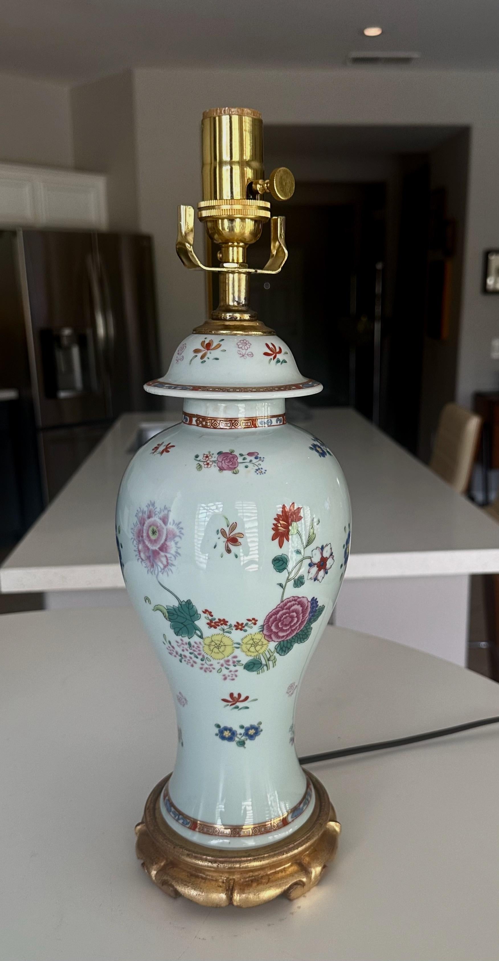 Paire de lampes de bureau japonaises Aichi en porcelaine à fleurs en vente 2