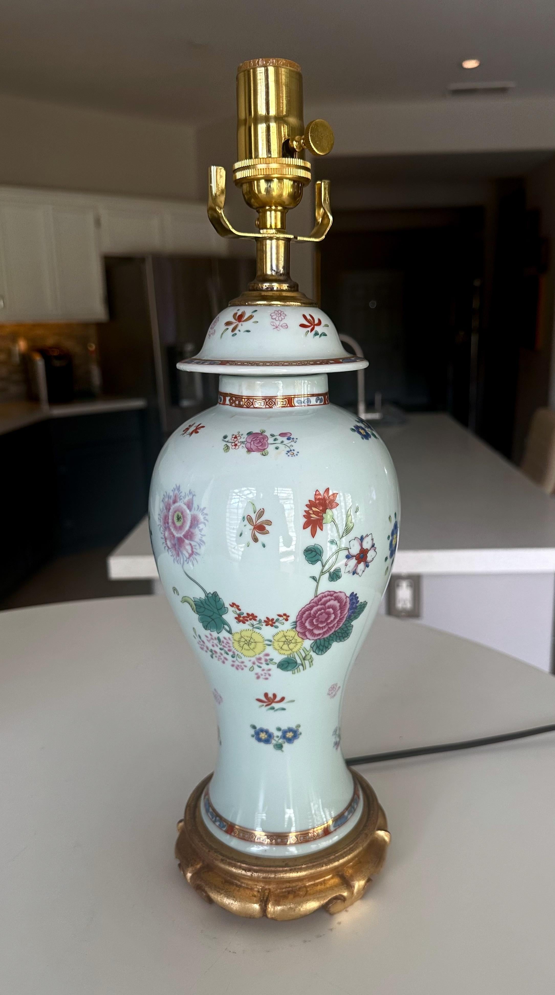 Paire de lampes de bureau japonaises Aichi en porcelaine à fleurs en vente 3