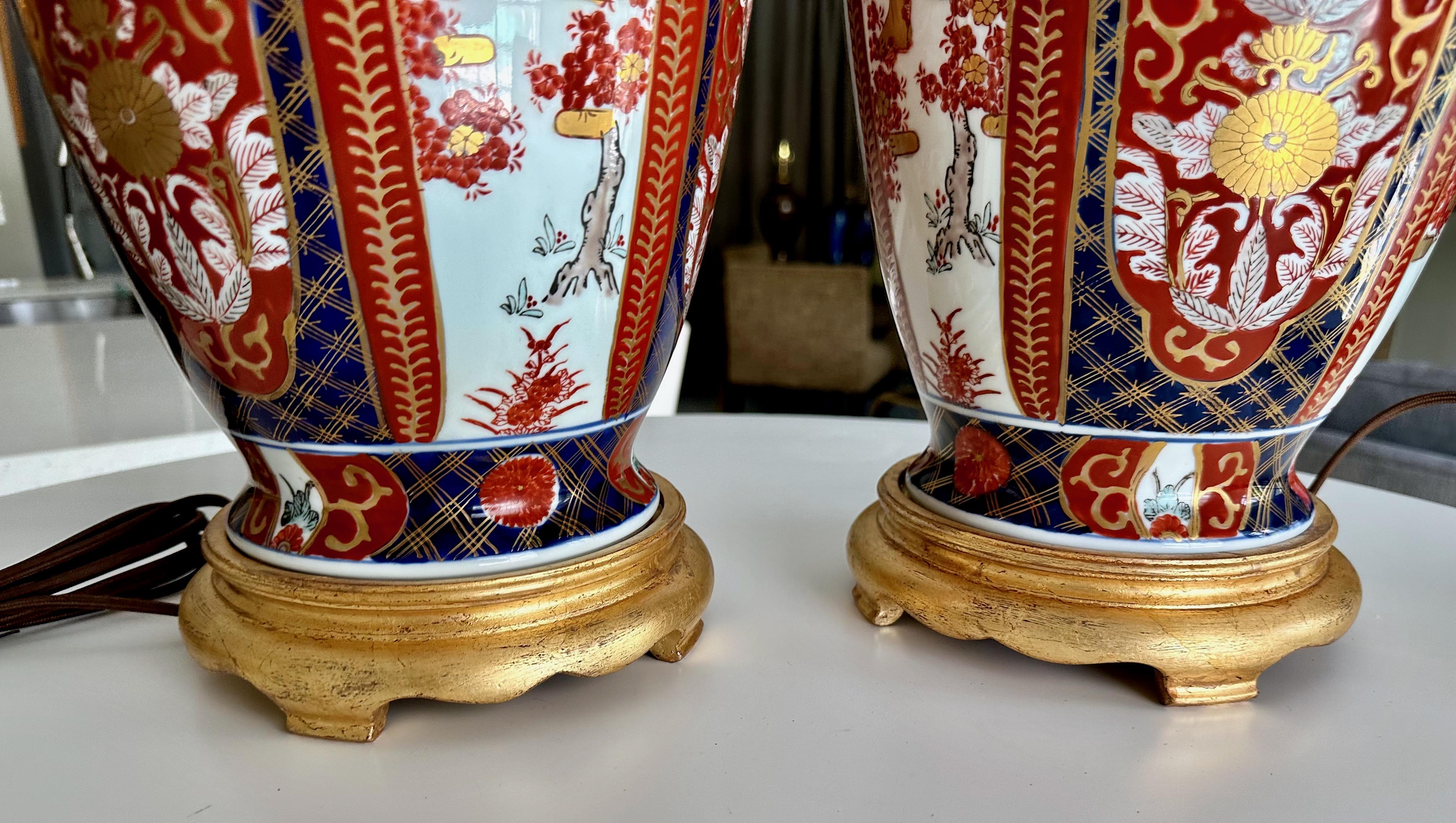Paar japanisch-asiatische Tischlampen aus Imari Porcelain im Angebot 5