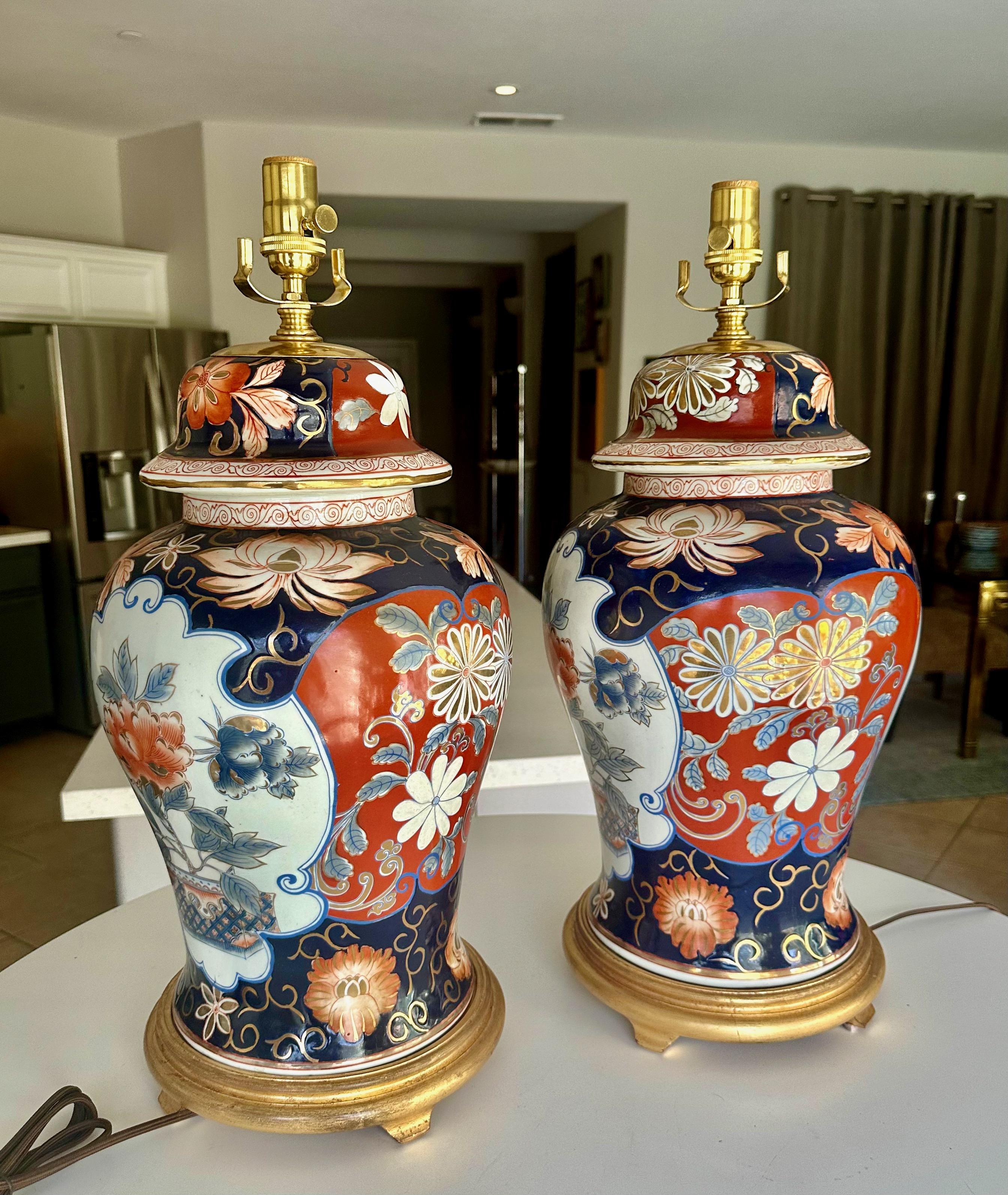 Japonais Paire de lampes de table japonaises en porcelaine Imari Porcelain en vente