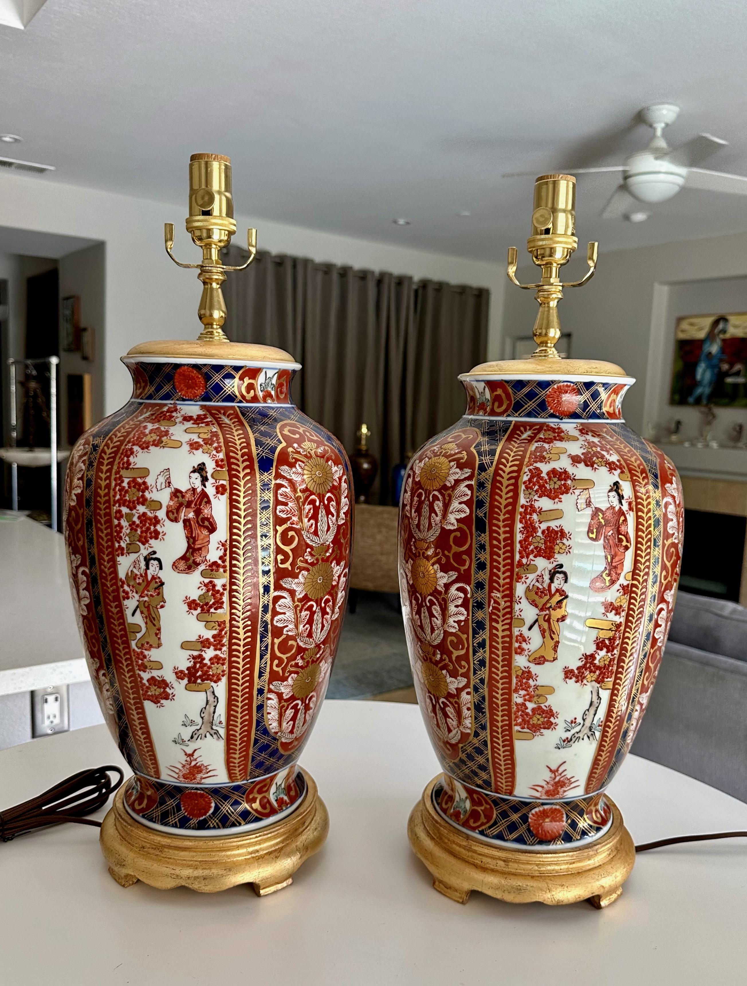 Pair of Japanese Asian Imari Porcelain Table Lamps In Good Condition For Sale In Palm Springs, CA