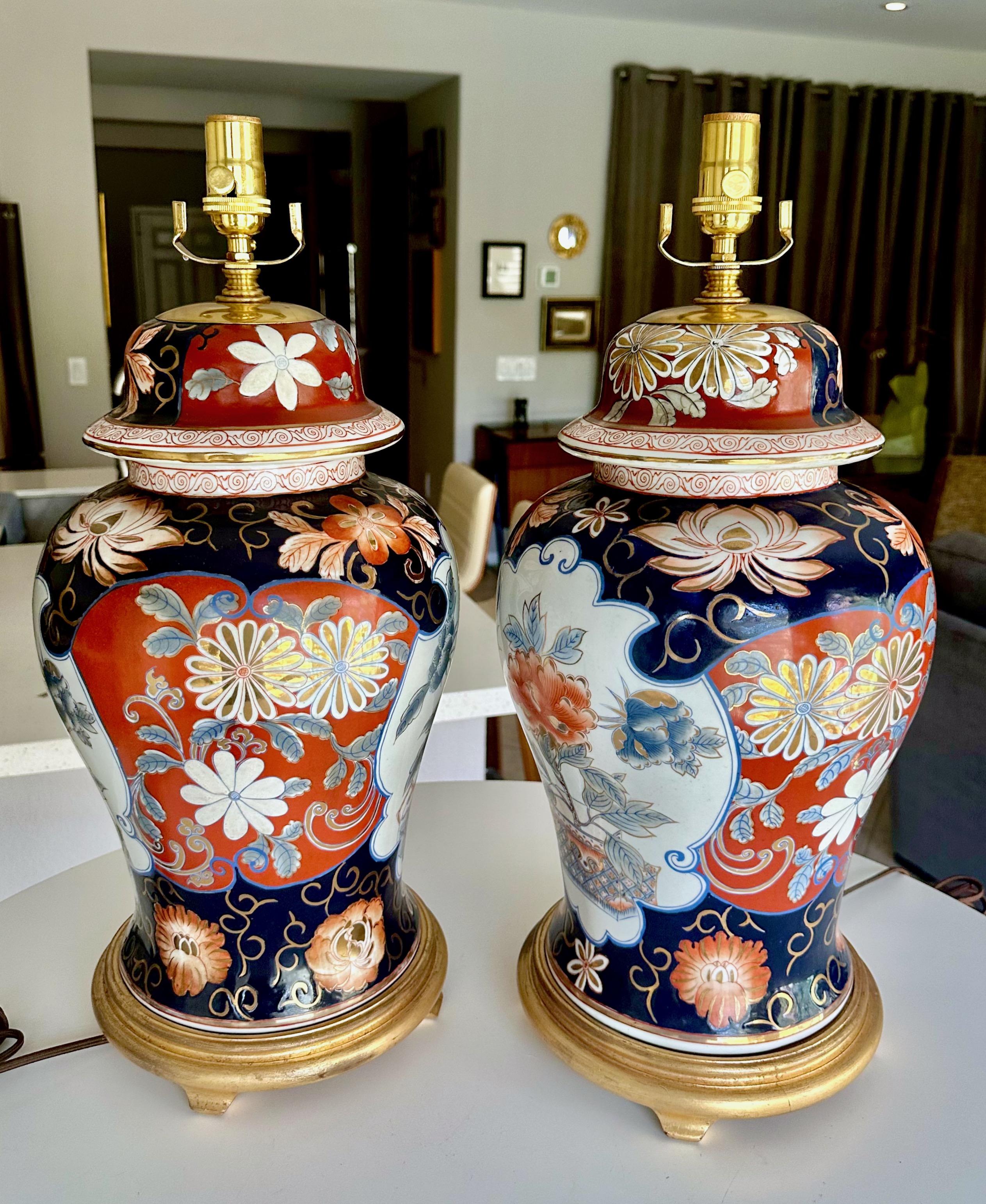 Paire de lampes de table japonaises en porcelaine Imari Porcelain Bon état - En vente à Palm Springs, CA