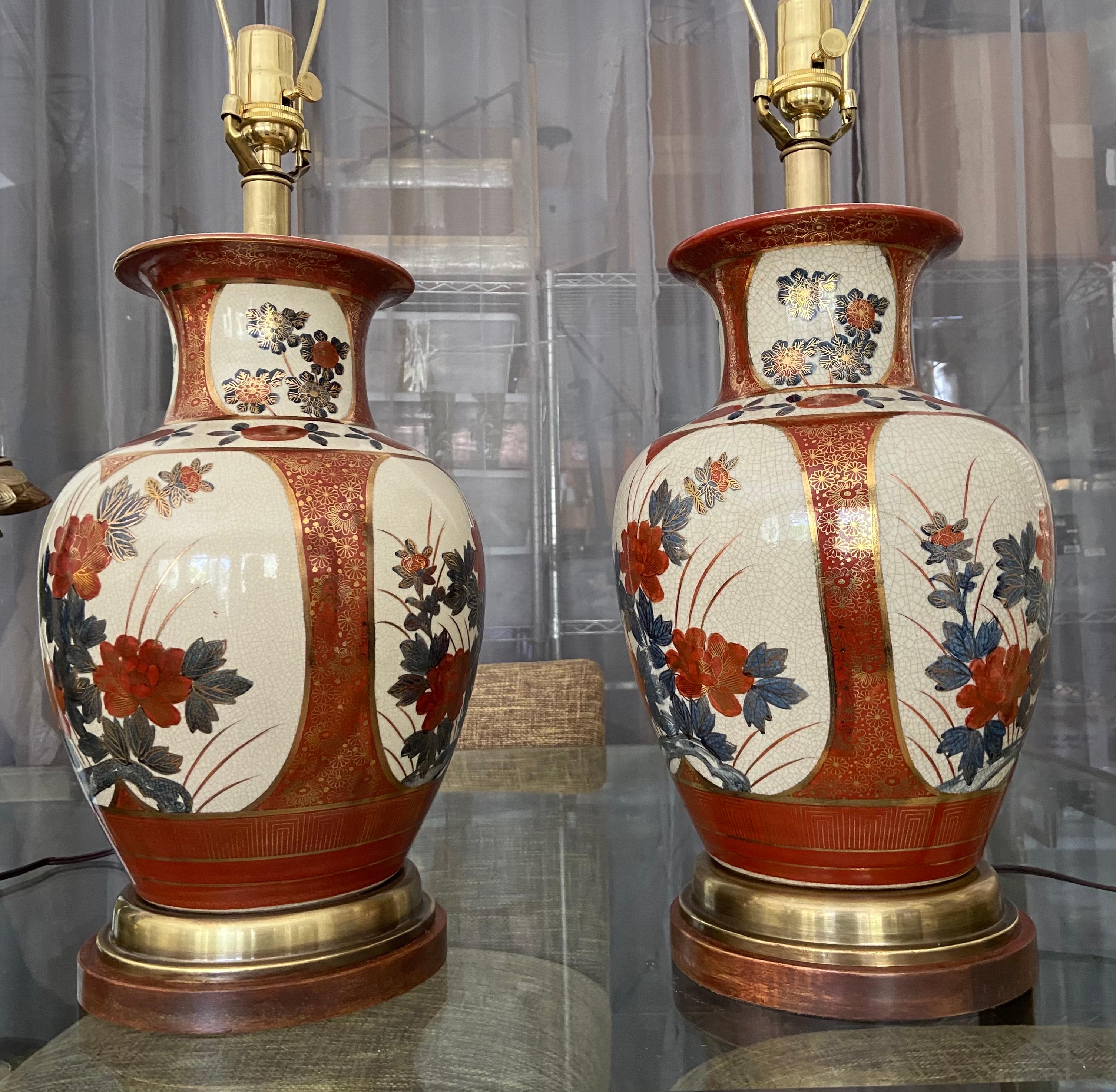 Mid-20th Century Pair of Japanese Asian Imari Porcelain Table Lamps