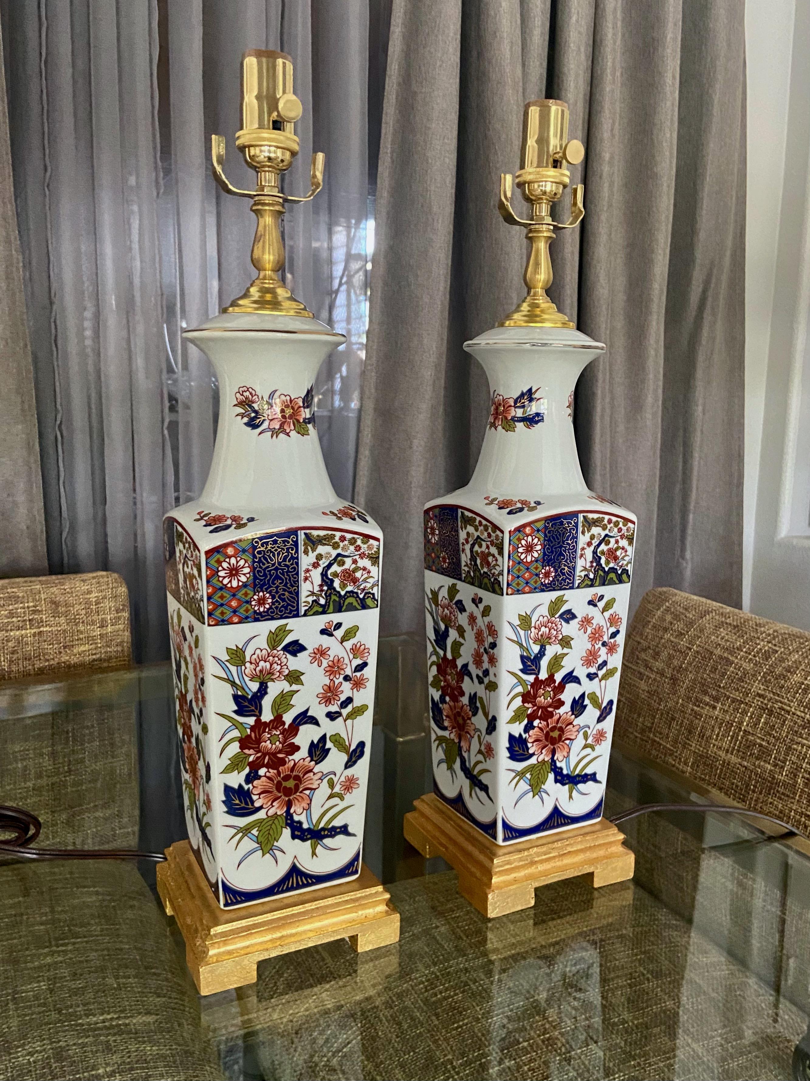 Pair of Japanese Asian Imari Porcelain Table Lamps For Sale 2