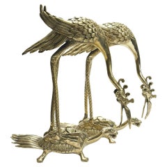 Paire de sculptures japonaises en laiton représentant une grue et une tortue, milieu du 20e siècle