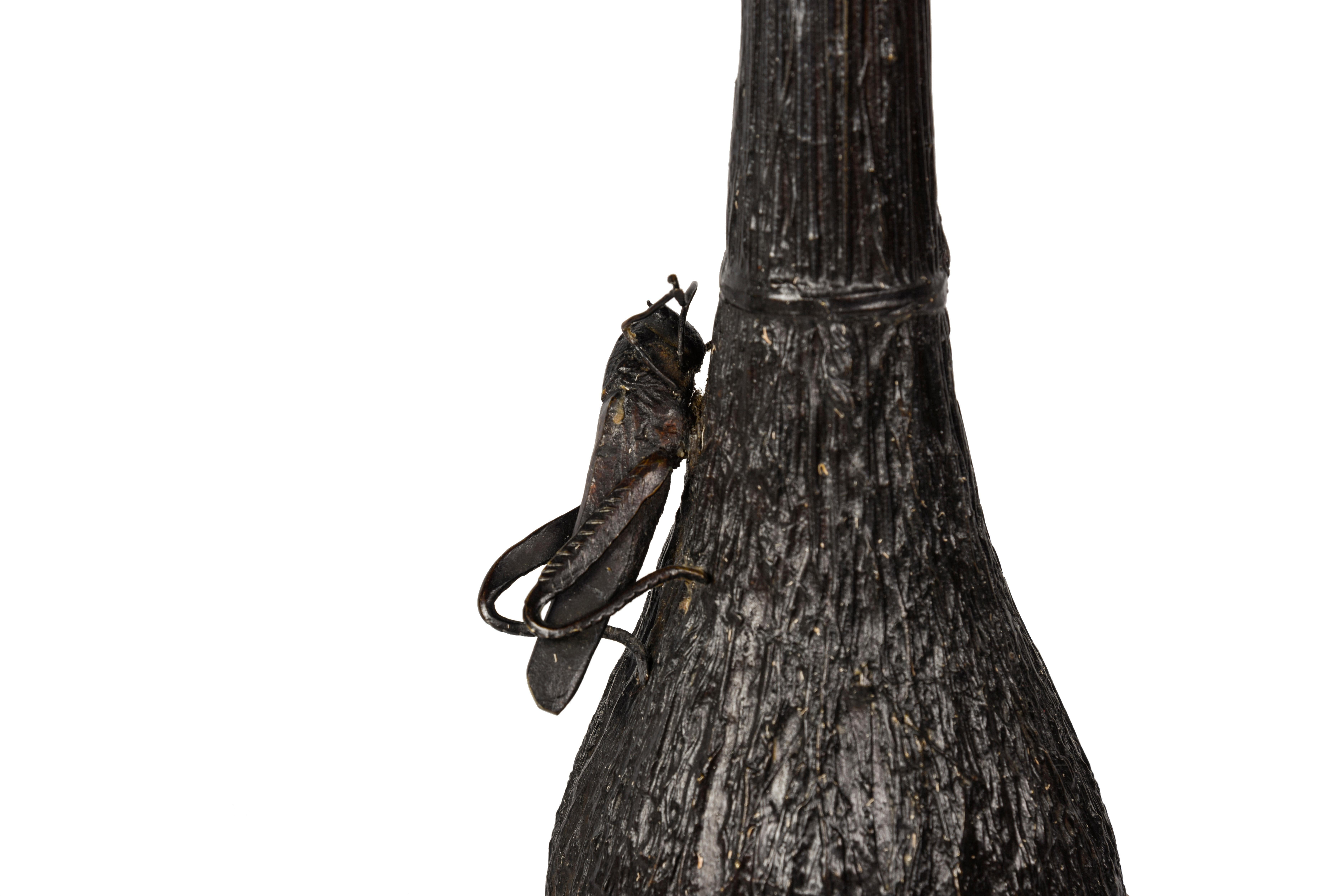 Bronze Paire de vases japonais en bronze imitant le foin et décorés d'une trémie d'herbe en vente