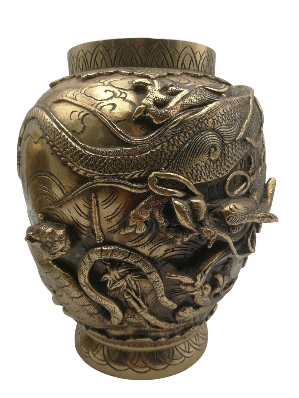 Paire de vases japonais en bronze en vente 5