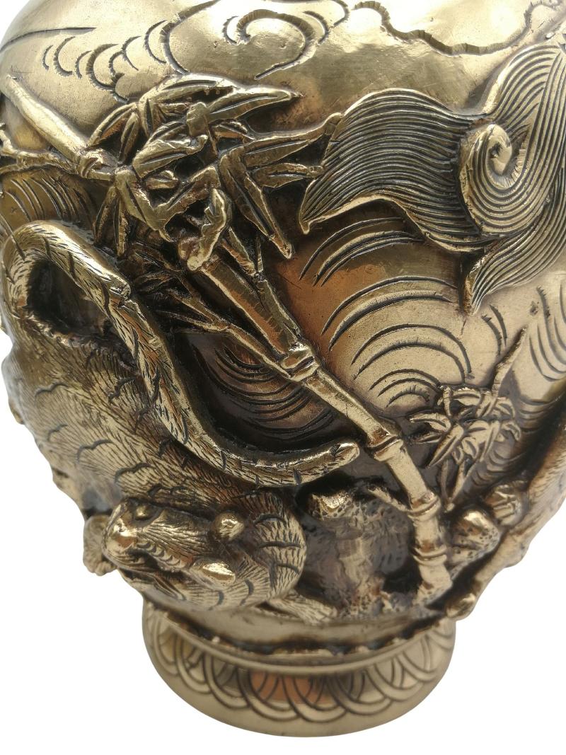 Paire de vases japonais en bronze en vente 8