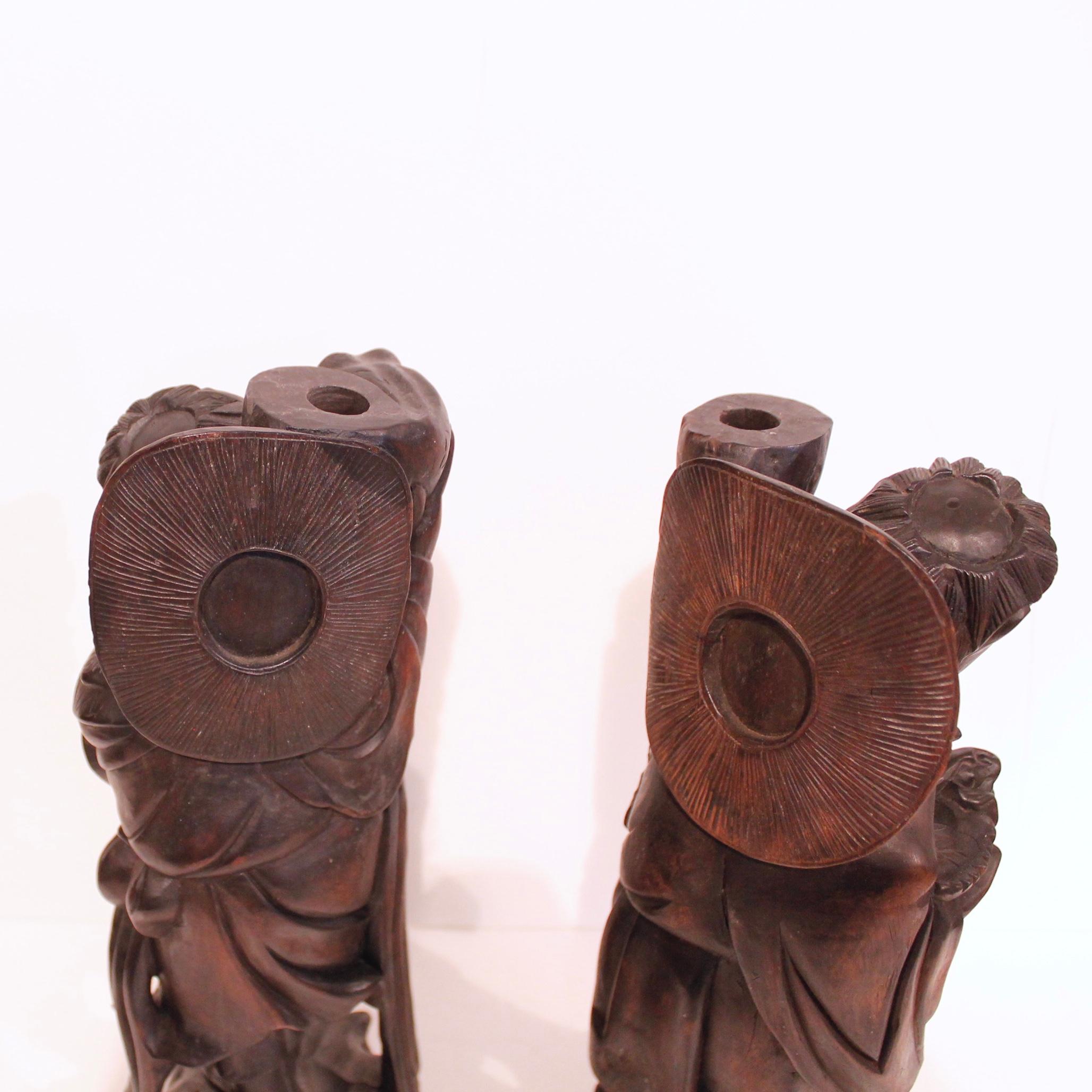 Paire de chandeliers de pêcheurs japonais sculptés en bois dur ou de supports de bâtons Joss en vente 2