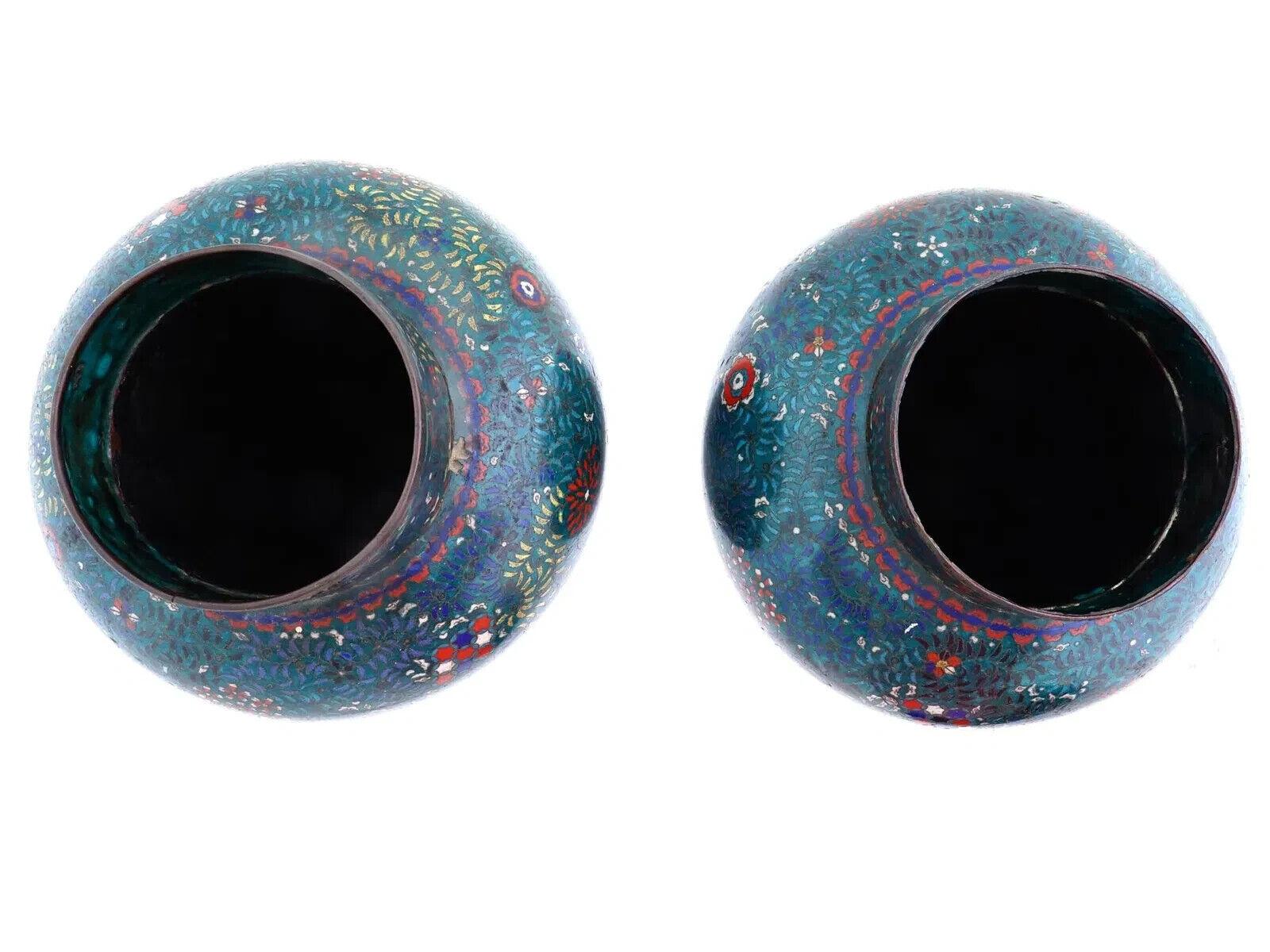 Paar japanische Cloisonné-Emaille-Vasen mit grünem geometrischem Muster aus Emaille im Angebot 2