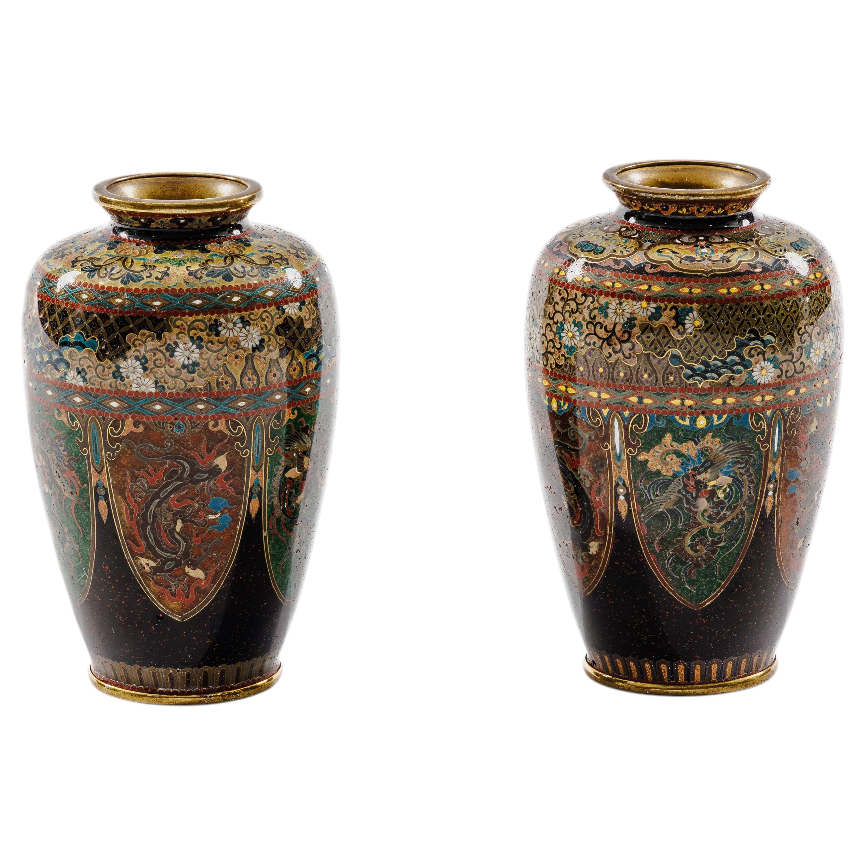 Paar japanische Cloisonné-Emaille-Vasen mit Drachen und Phönix, Ando zugeschrieben
