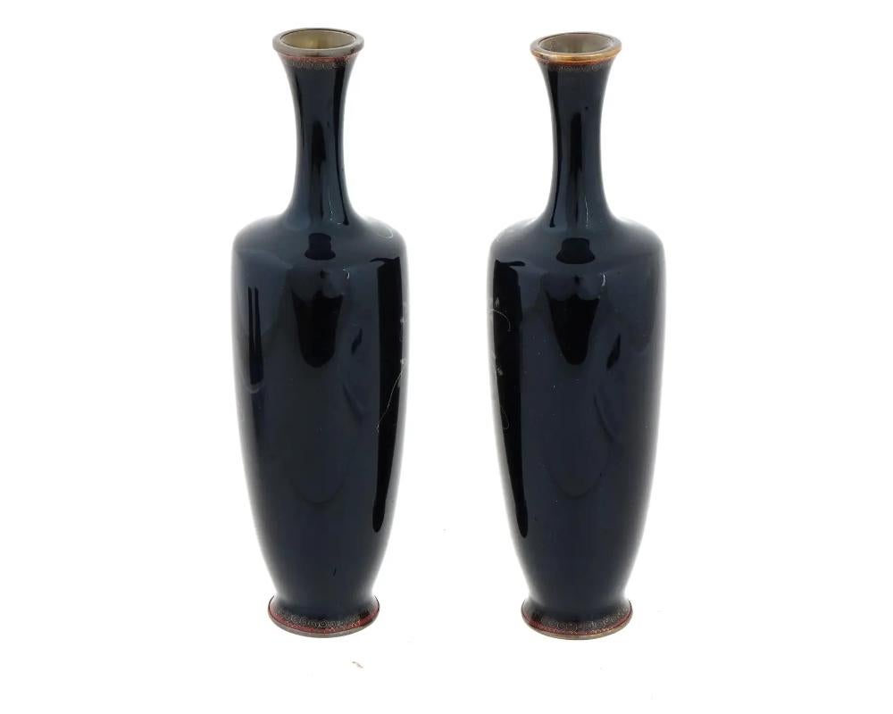 Paar japanische Wisteria-Vasen aus Cloisonné-Silberdraht aus der Meiji-Zeit des Goldenen Zeitalters (Japanisch) im Angebot