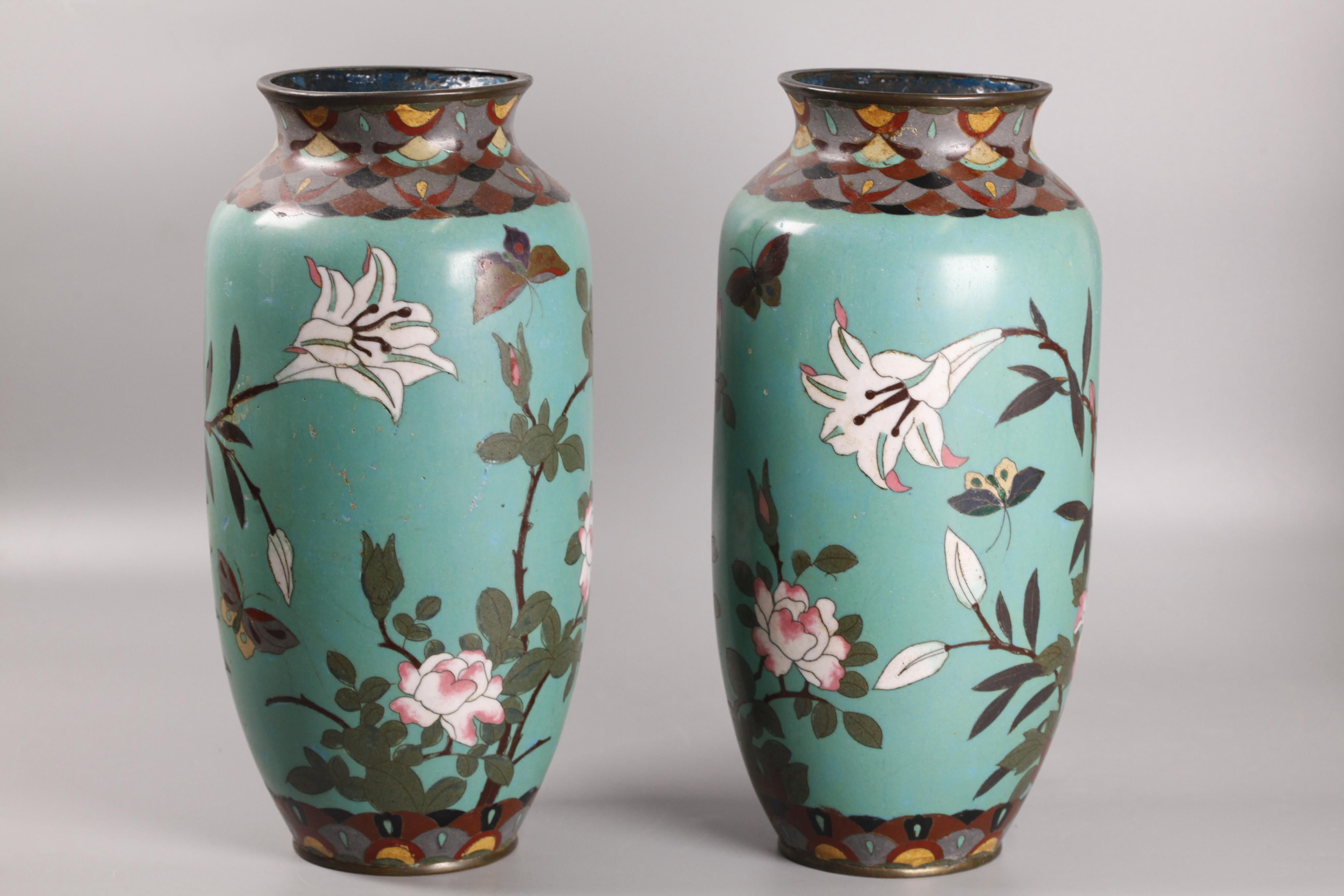 Cloisonné coppia di vasi giapponesi in cloisonné, XIX sec. in vendita