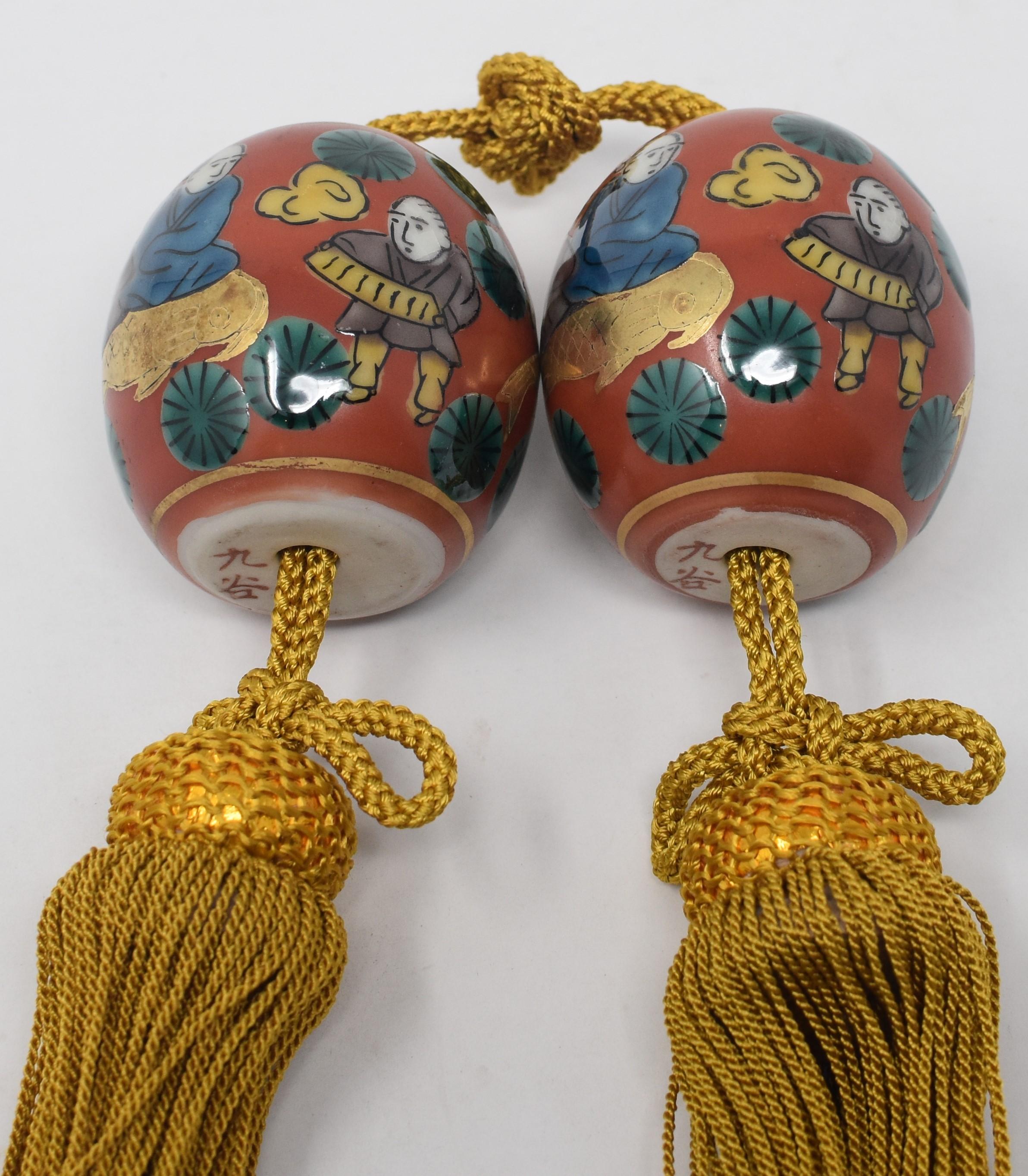 Pair of Japanese Green Gold Red Porcelain Scroll Weight In Excellent Condition In Takarazuka, JP